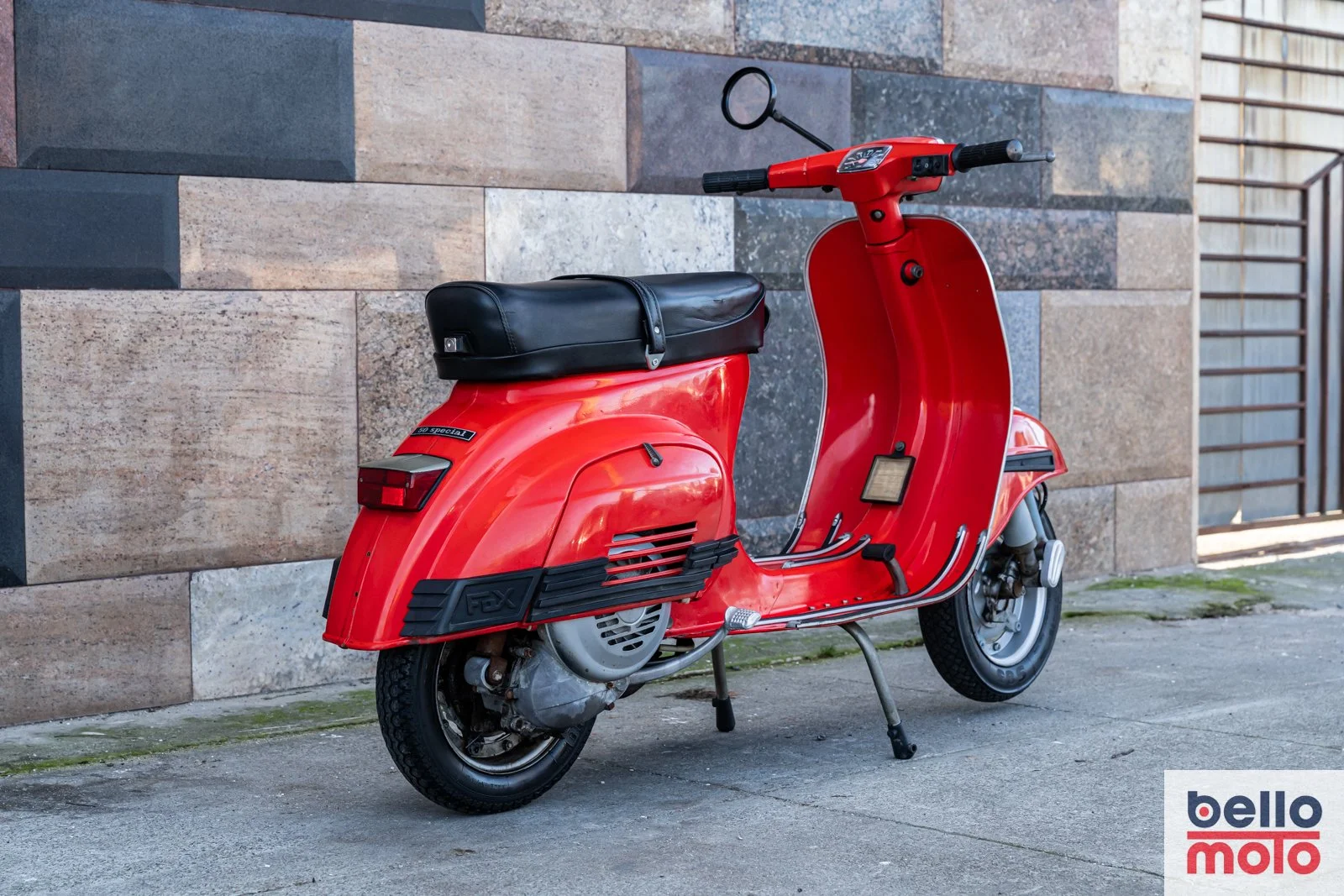 BM474 Vespa 50 Special Rossa_1600px-105.jpg