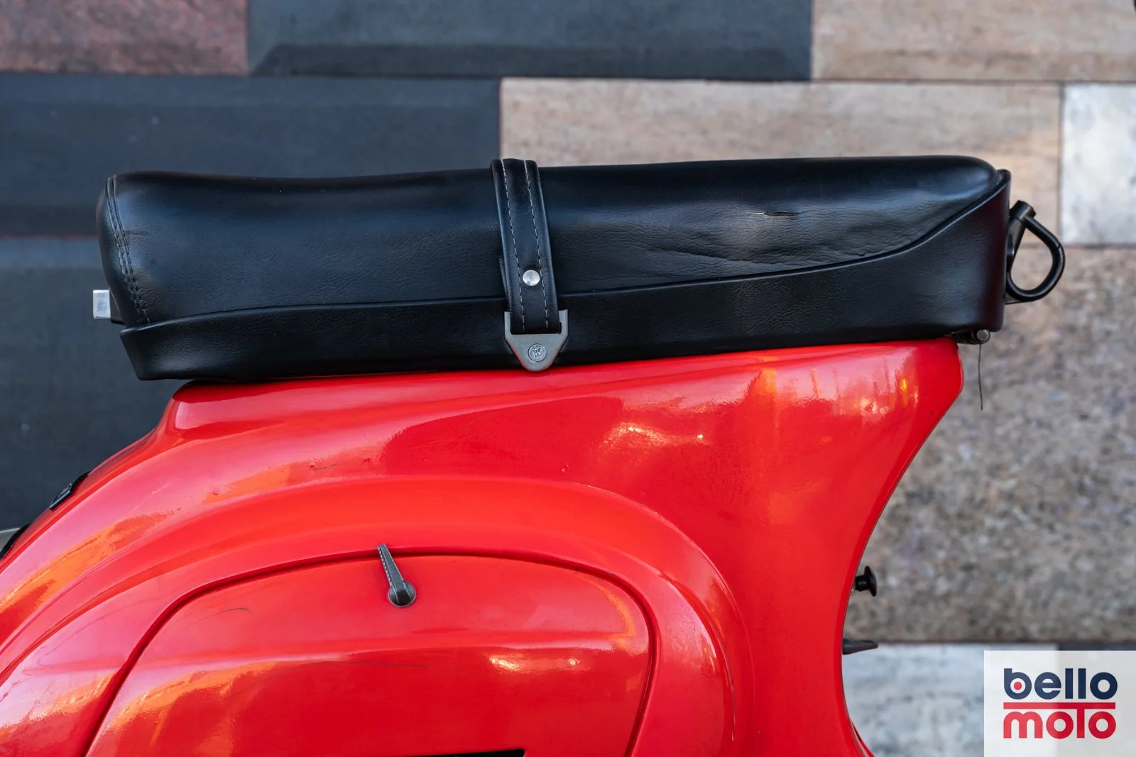 BM474 Vespa 50 Special Rossa_1600px-108.jpg