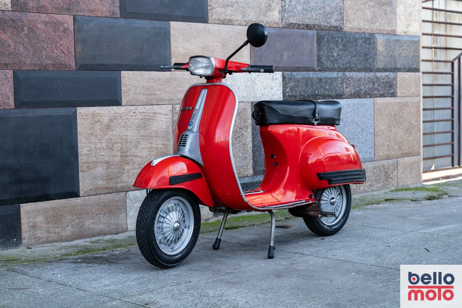 BM474 Vespa 50 Special Rossa_1600px.jpg
