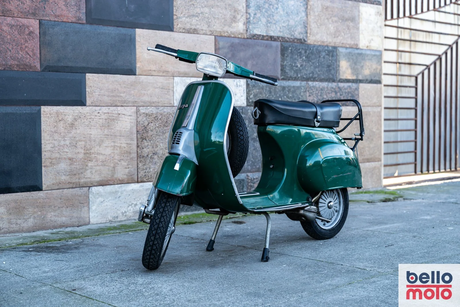 BM475 Vespa 50 Special Verde_1600px.jpg