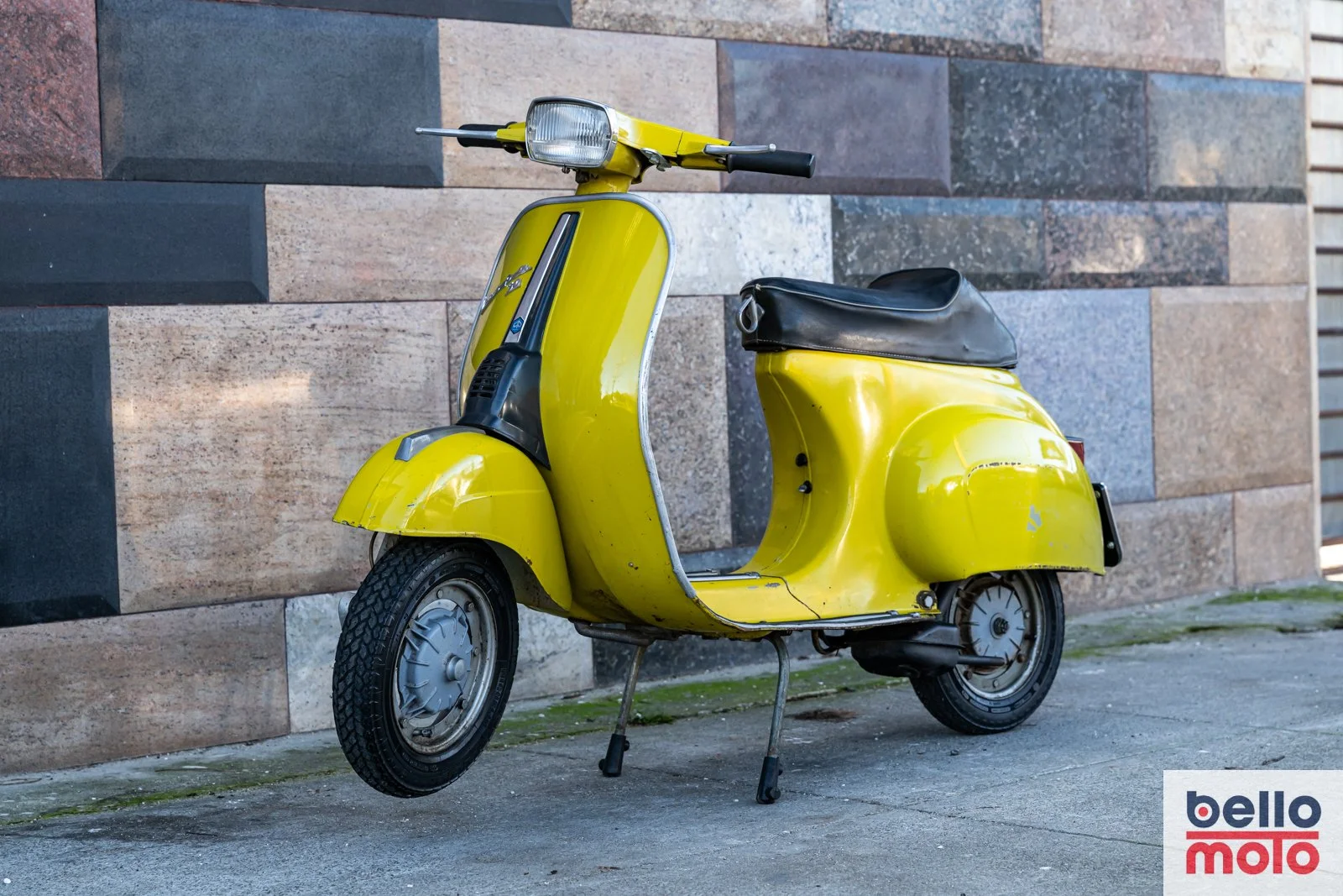 BM476 Vespa 50 Special Mustard_1600px-2.jpg