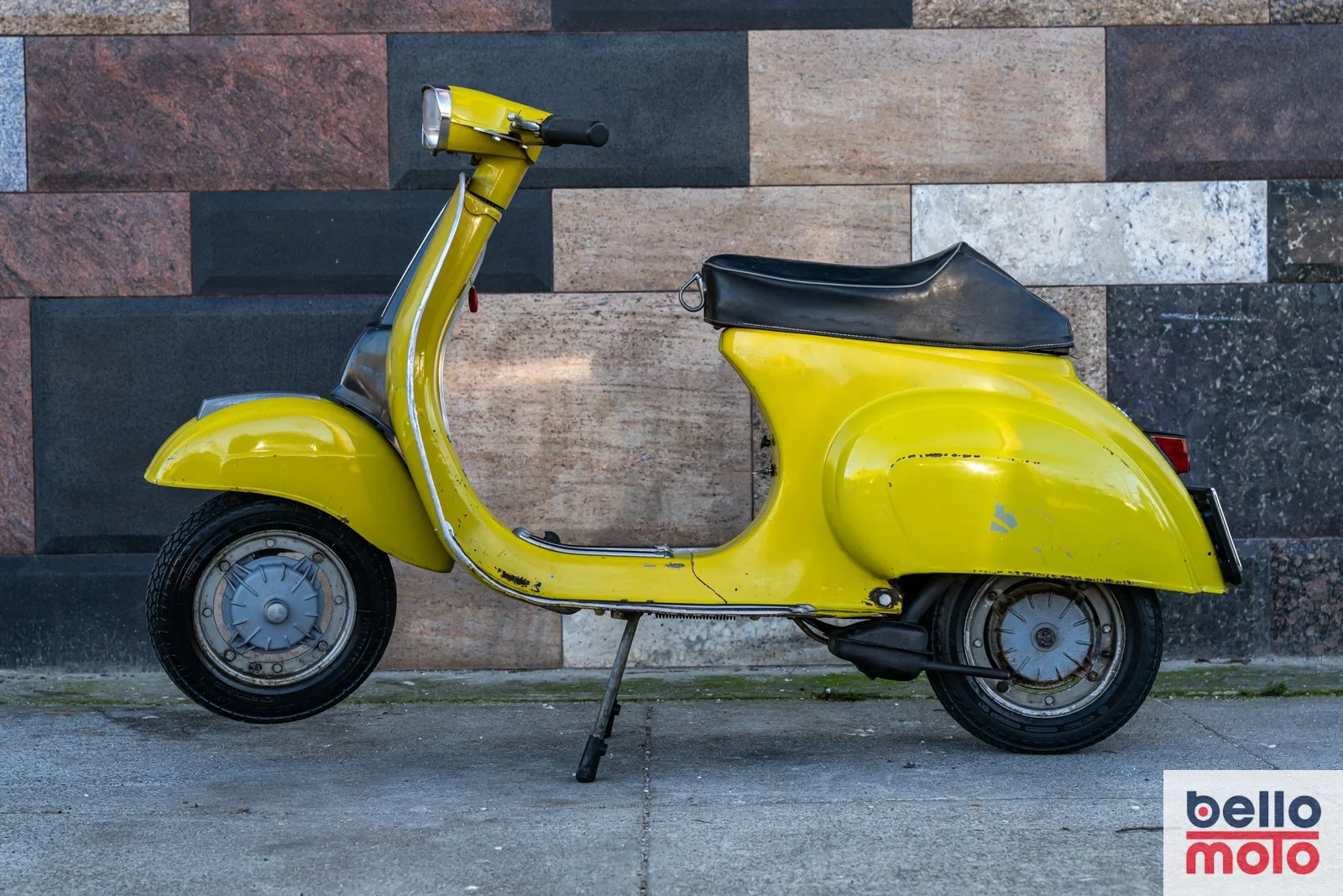 BM476 Vespa 50 Special Mustard_1600px-3.jpg