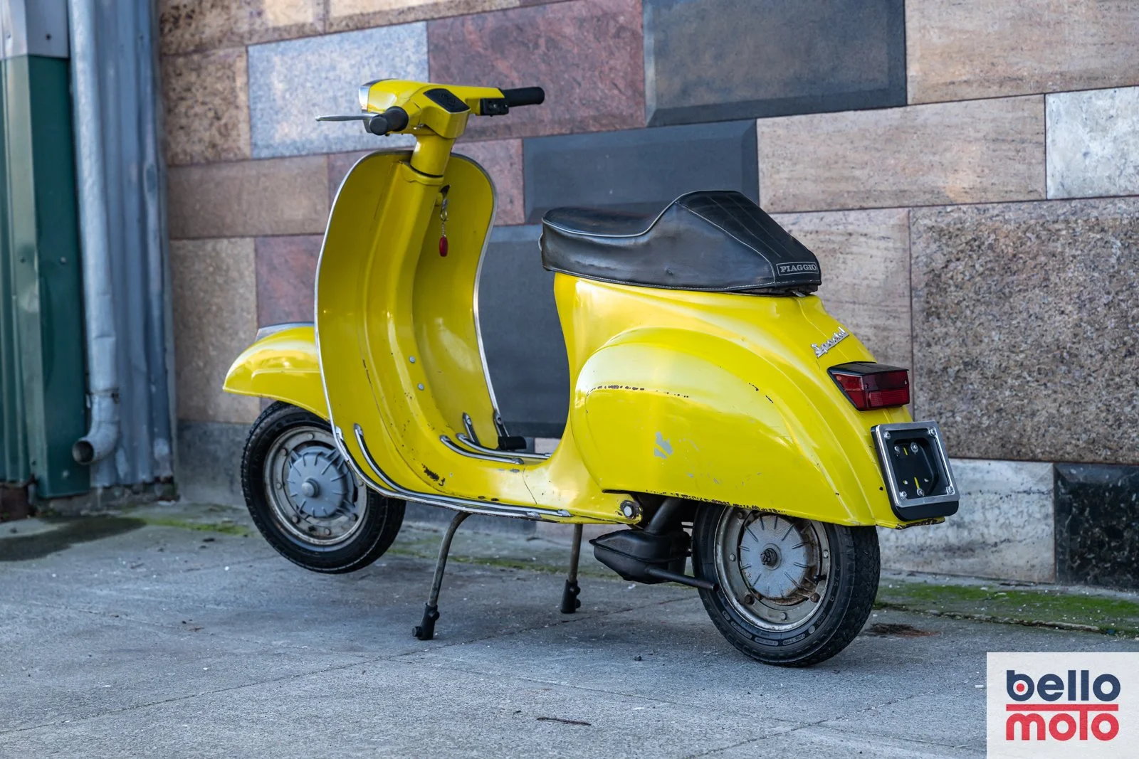 BM476 Vespa 50 Special Mustard_1600px-4.jpg