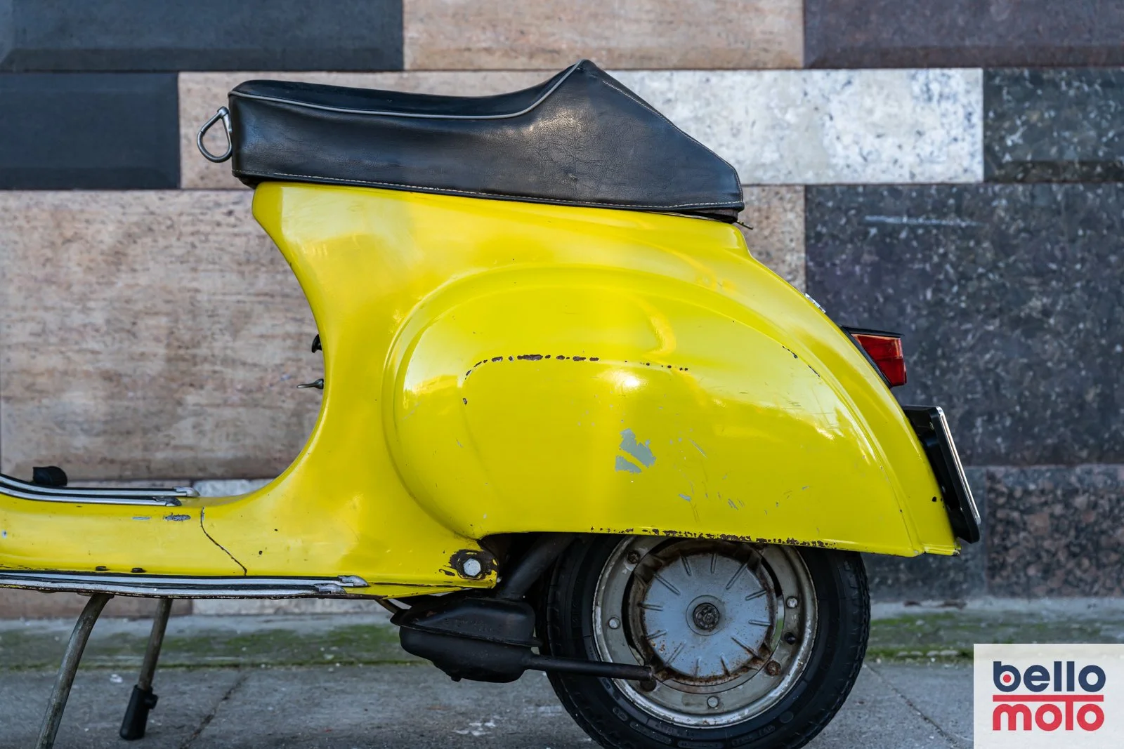 BM476 Vespa 50 Special Mustard_1600px-14.jpg