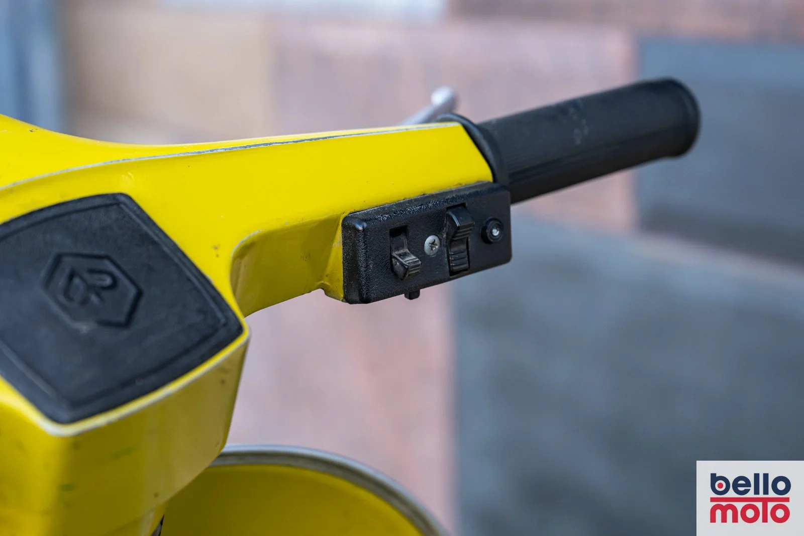 BM476 Vespa 50 Special Mustard_1600px-20.jpg