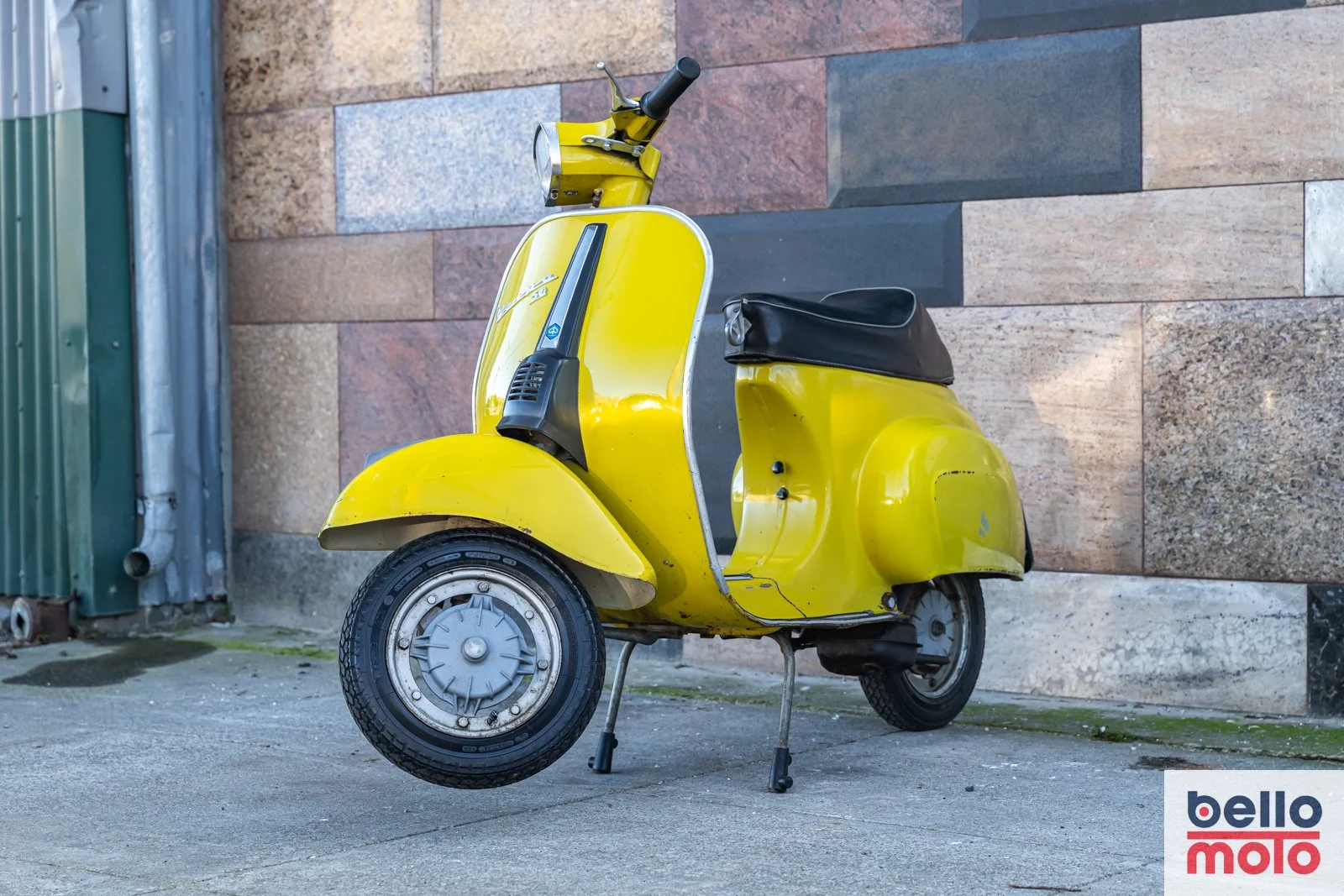 BM476 Vespa 50 Special Mustard_1600px-64.jpg