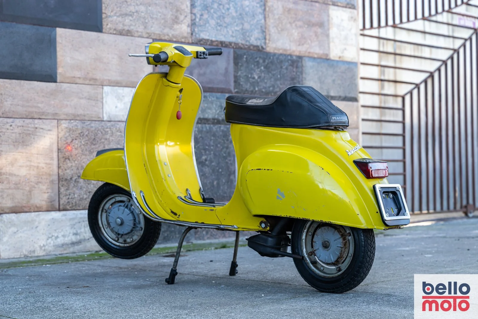 BM476 Vespa 50 Special Mustard_1600px-70.jpg