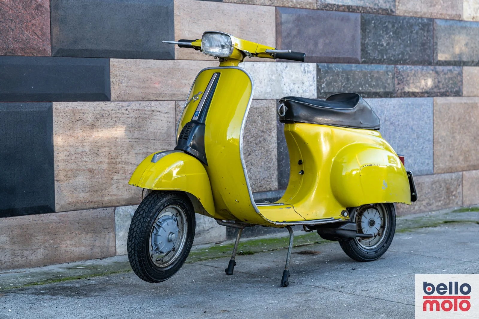 BM476 Vespa 50 Special Mustard_1600px.jpg