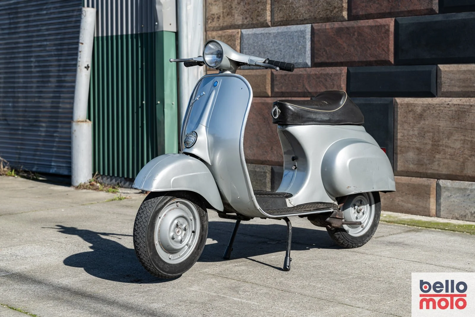 BM472 Vespa 50 Special Grigia_1600px-18.jpg