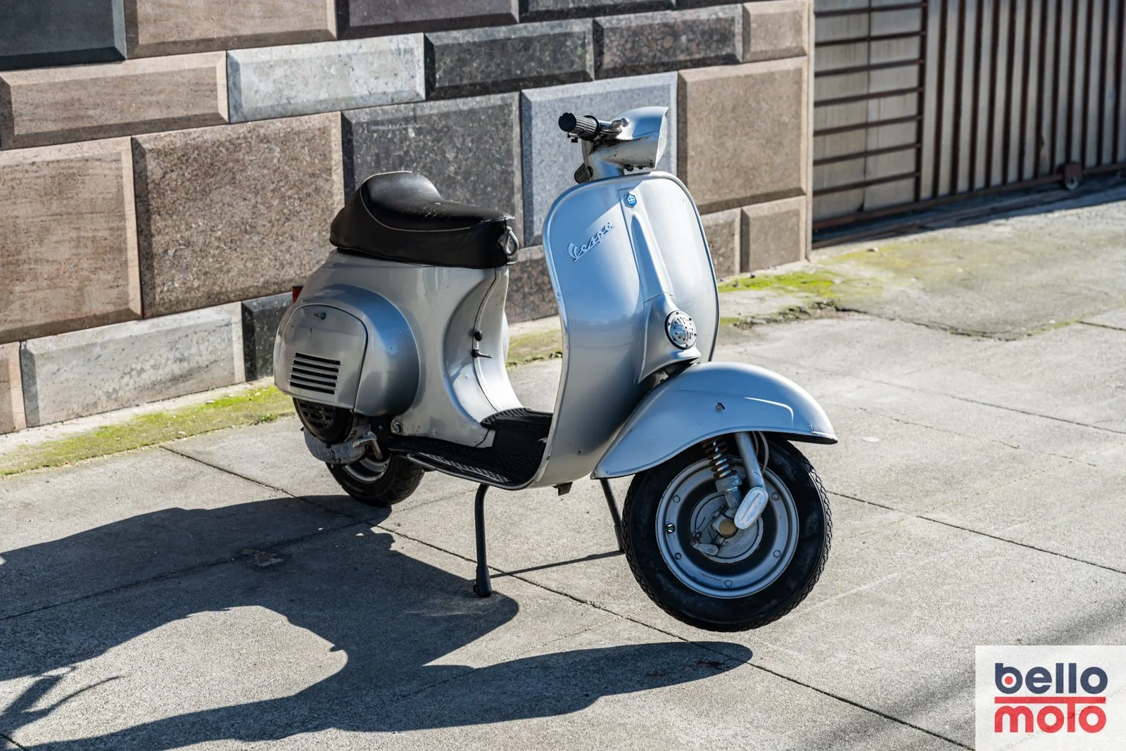 BM472 Vespa 50 Special Grigia_1600px-2.jpg