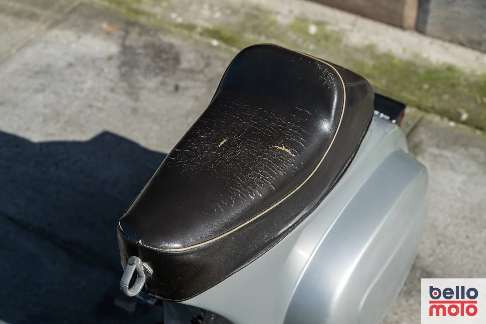 BM472 Vespa 50 Special Grigia_1600px-19.jpg