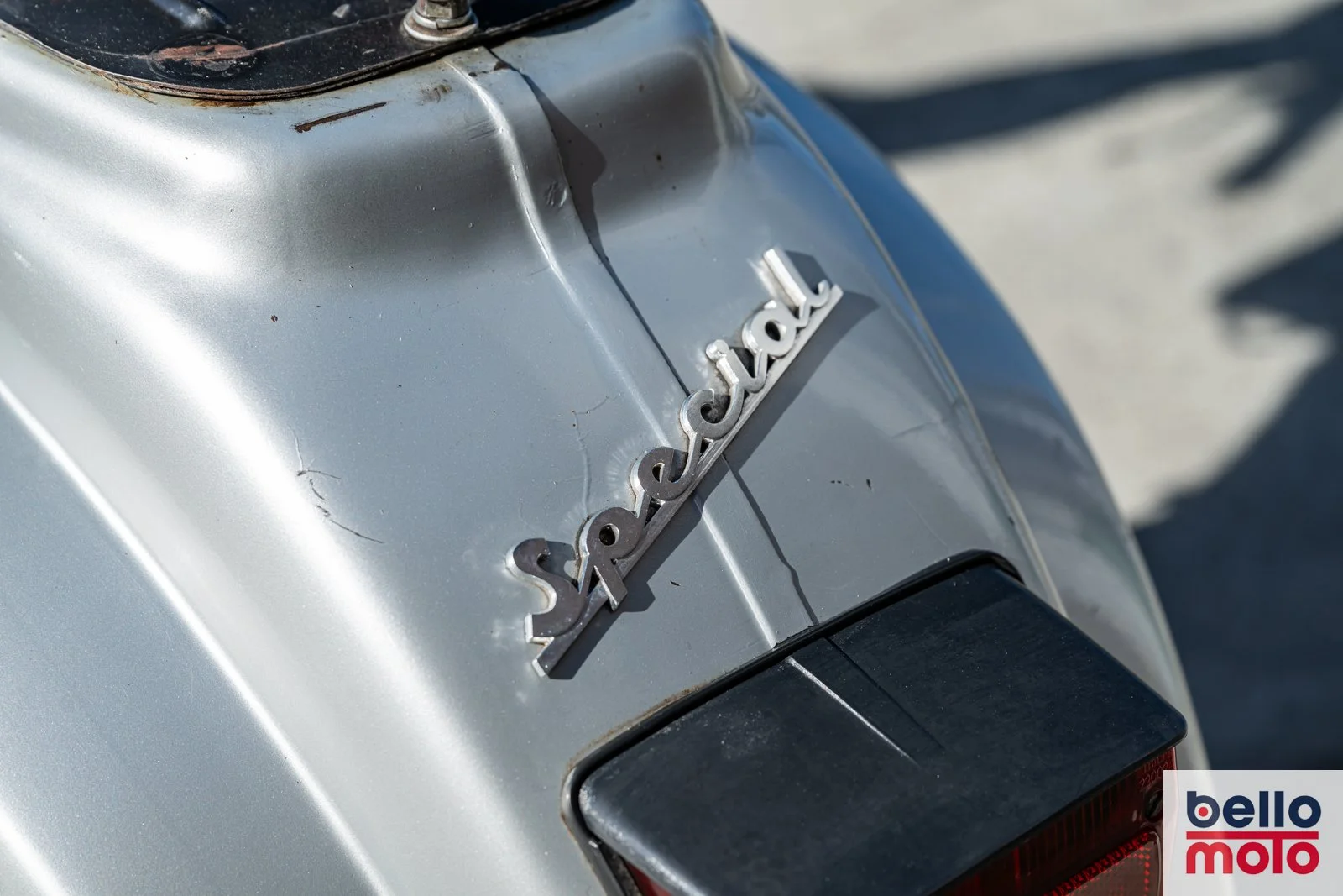 BM472 Vespa 50 Special Grigia_1600px-32.jpg