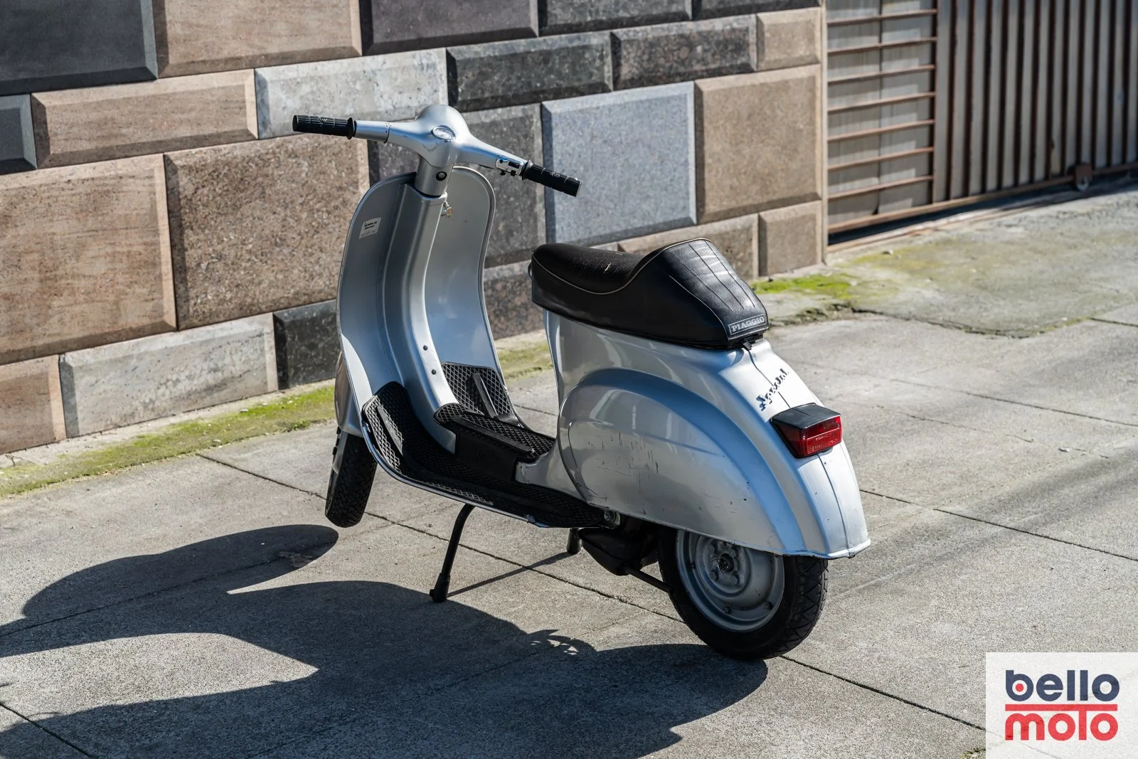 BM472 Vespa 50 Special Grigia_1600px-61.jpg