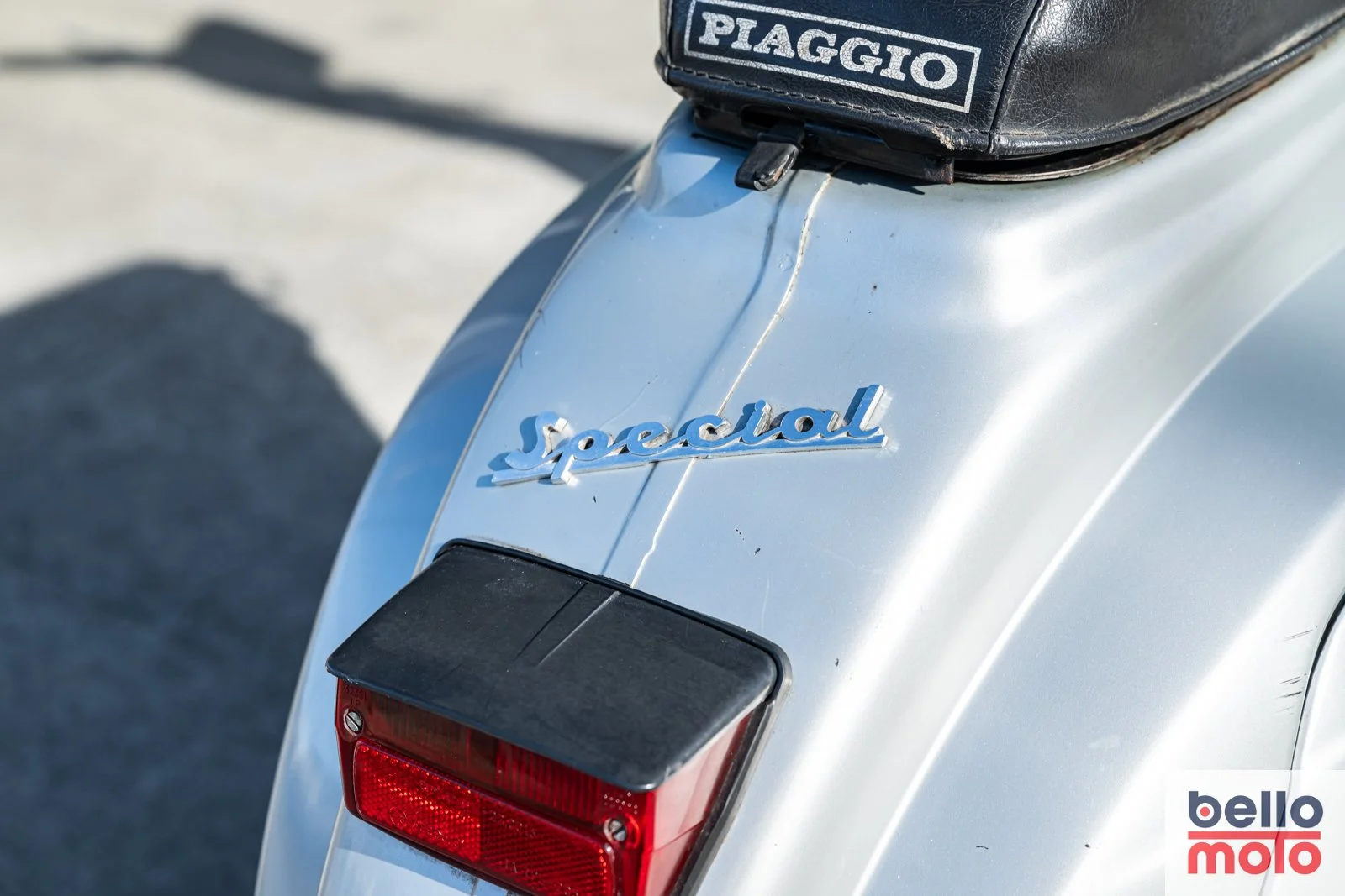 BM472 Vespa 50 Special Grigia_1600px-69.jpg