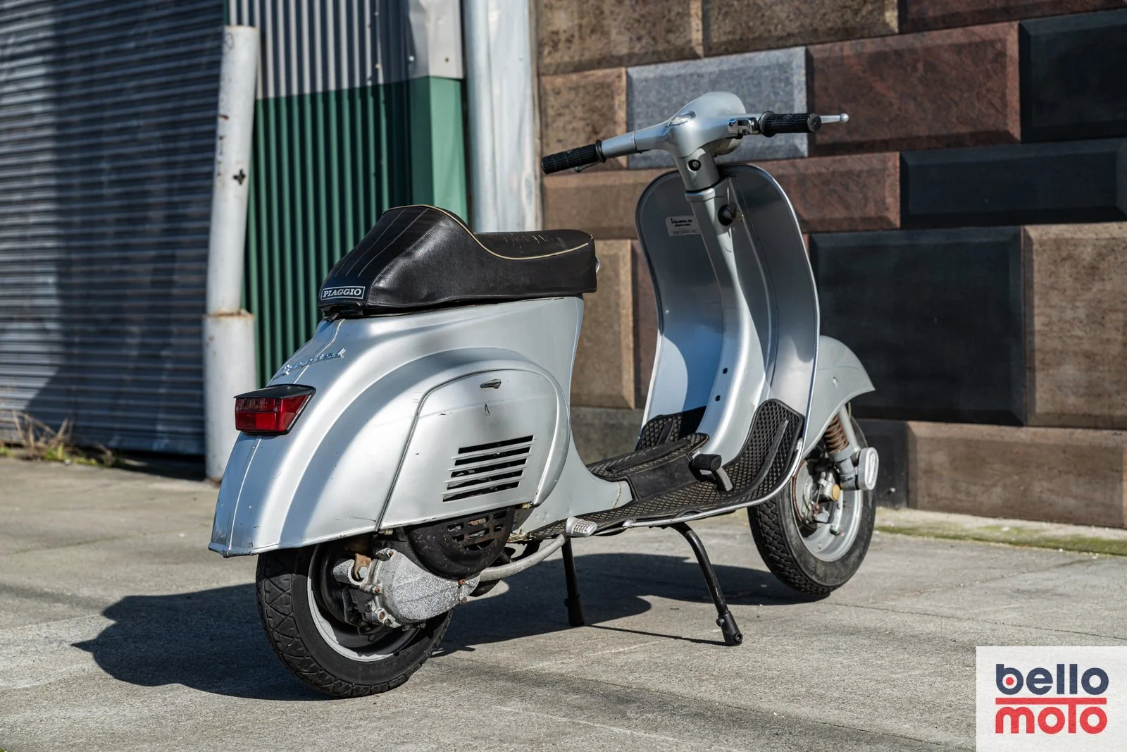 BM472 Vespa 50 Special Grigia_1600px-79.jpg