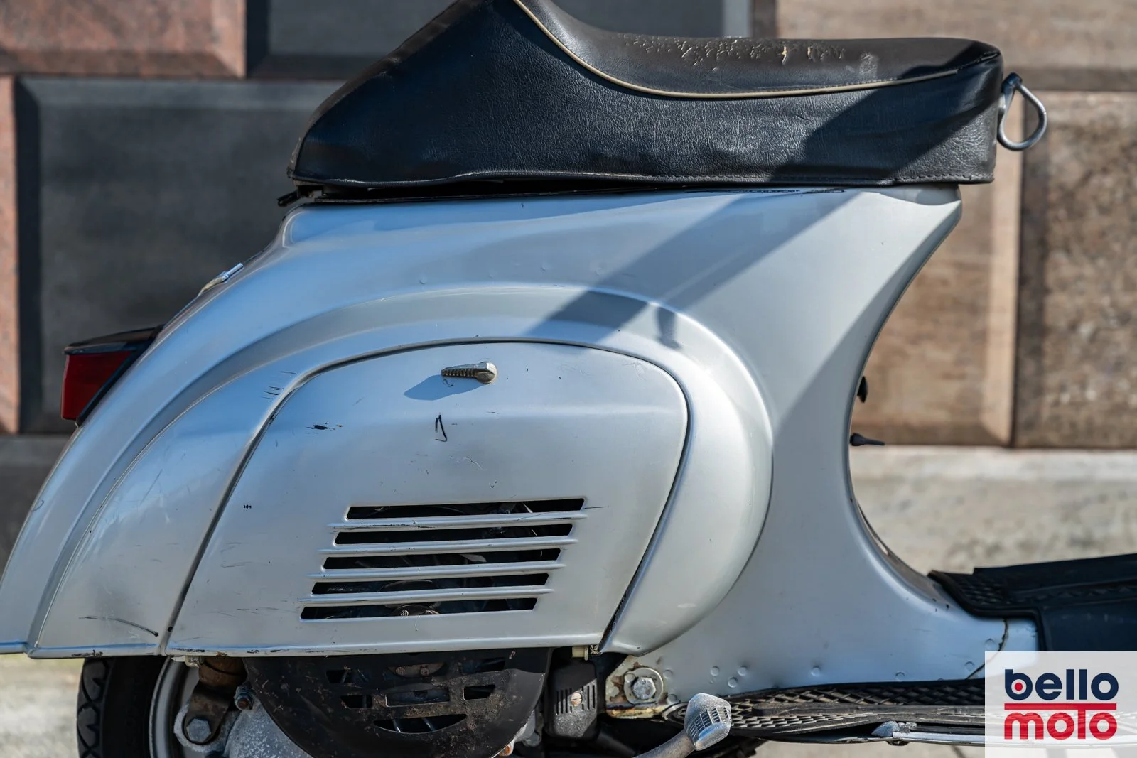 BM472 Vespa 50 Special Grigia_1600px-87.jpg