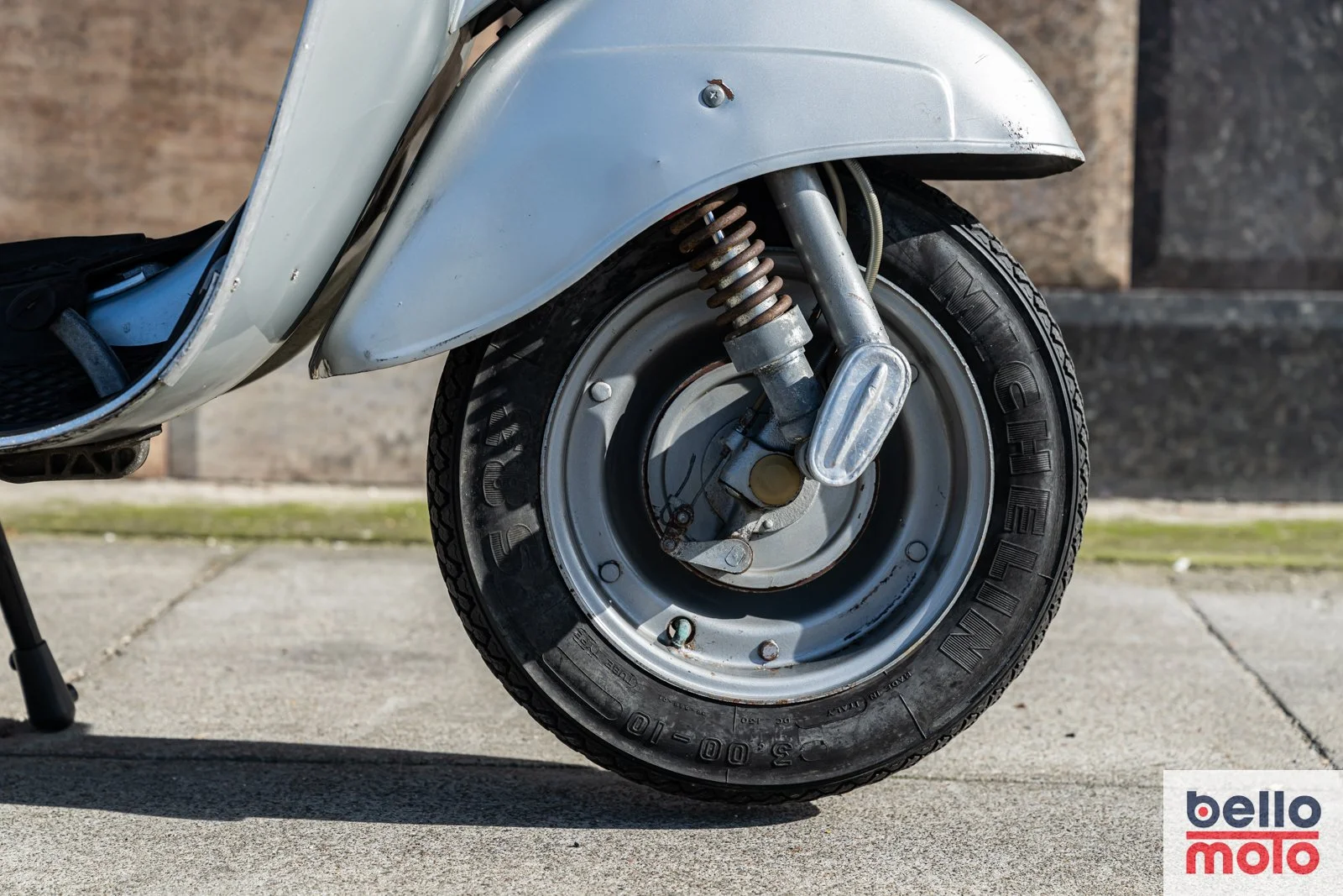 BM472 Vespa 50 Special Grigia_1600px-96.jpg