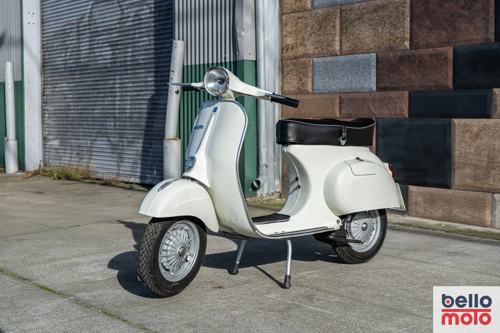 BM463 1979 Vespa Primavera 125 White_1600px-16.jpg