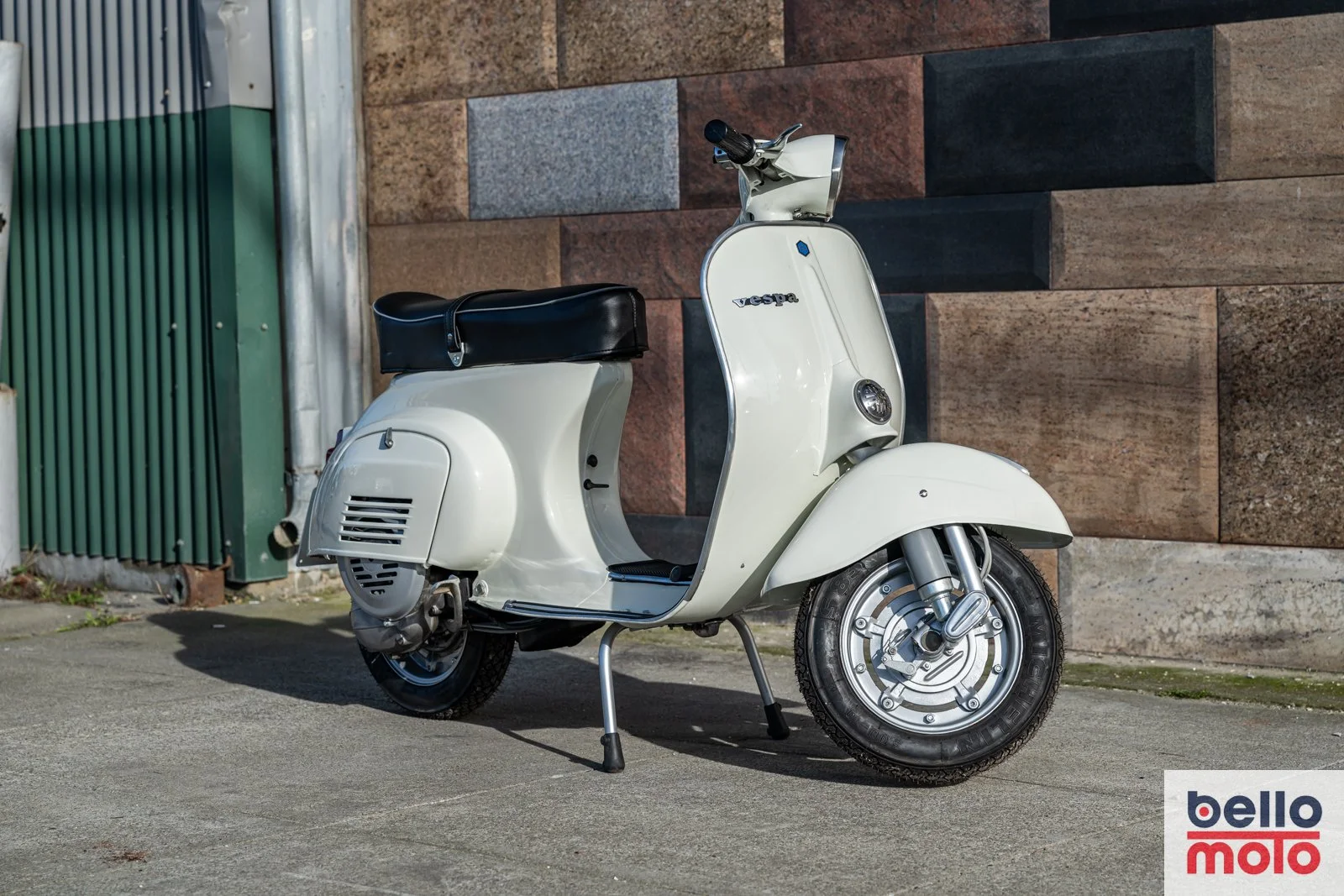 BM463 1979 Vespa Primavera 125 White_1600px-118.jpg