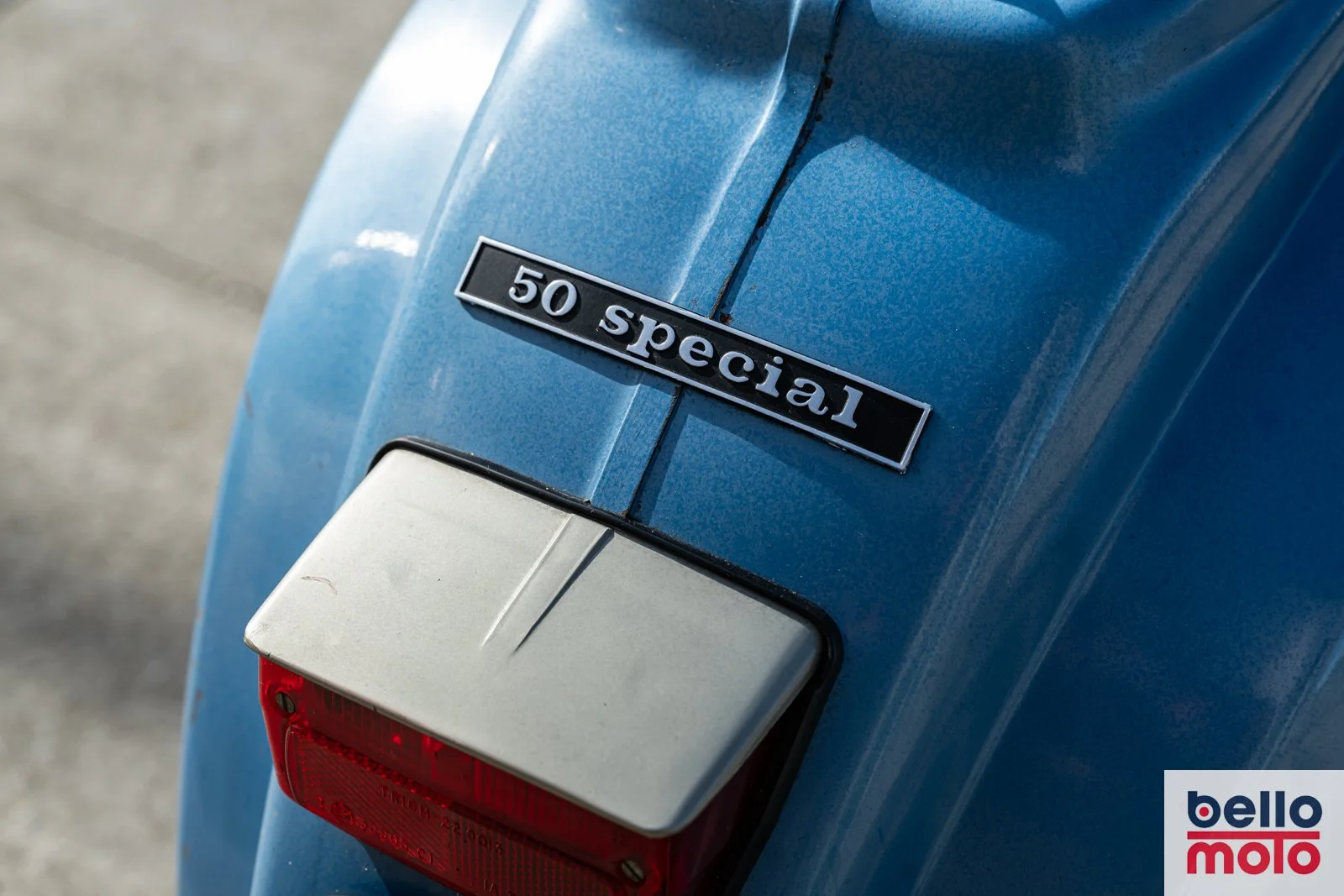 BM477 Vespa 50 Special Azzurra_1600px-24.jpg