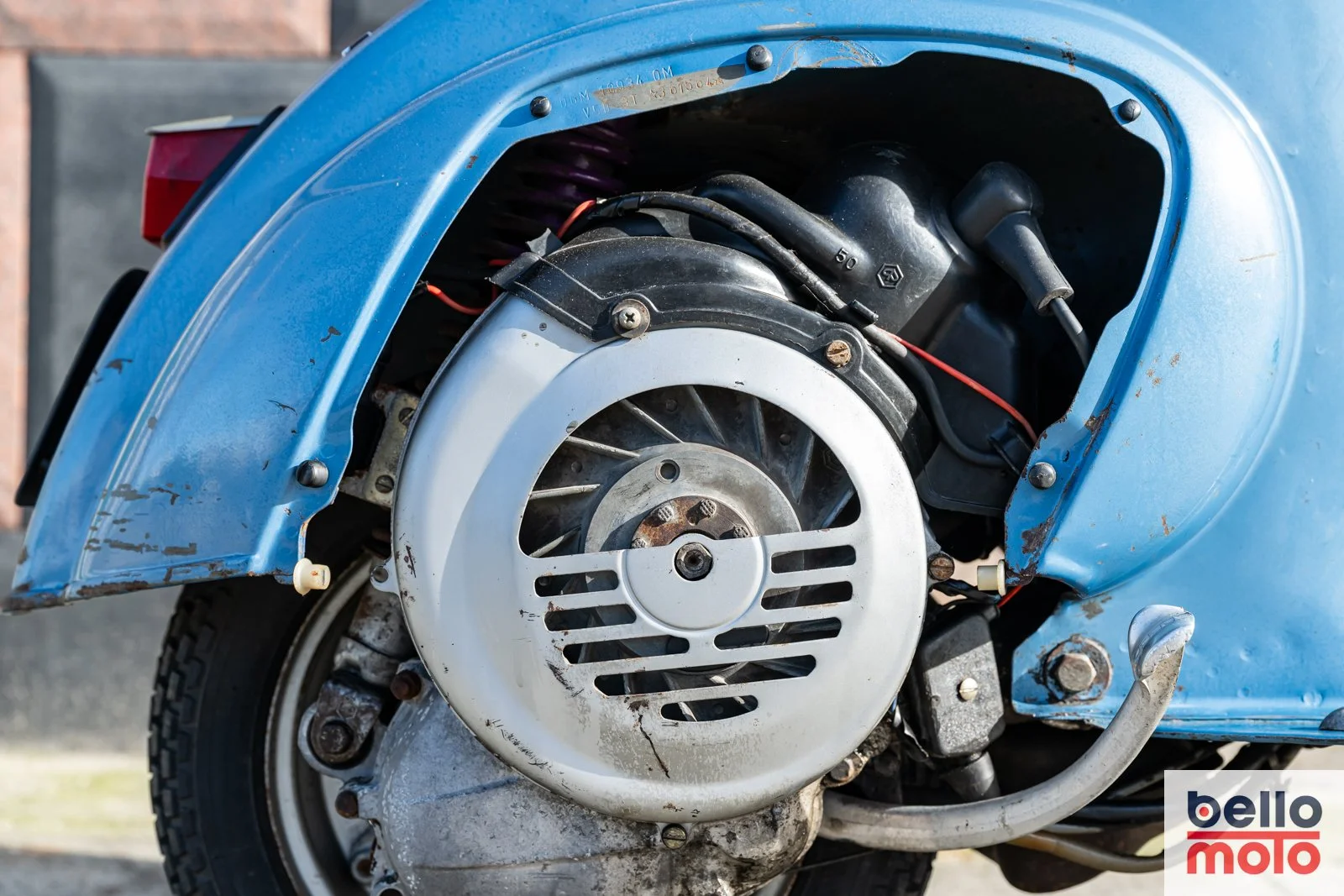 BM477 Vespa 50 Special Azzurra_1600px-91.jpg