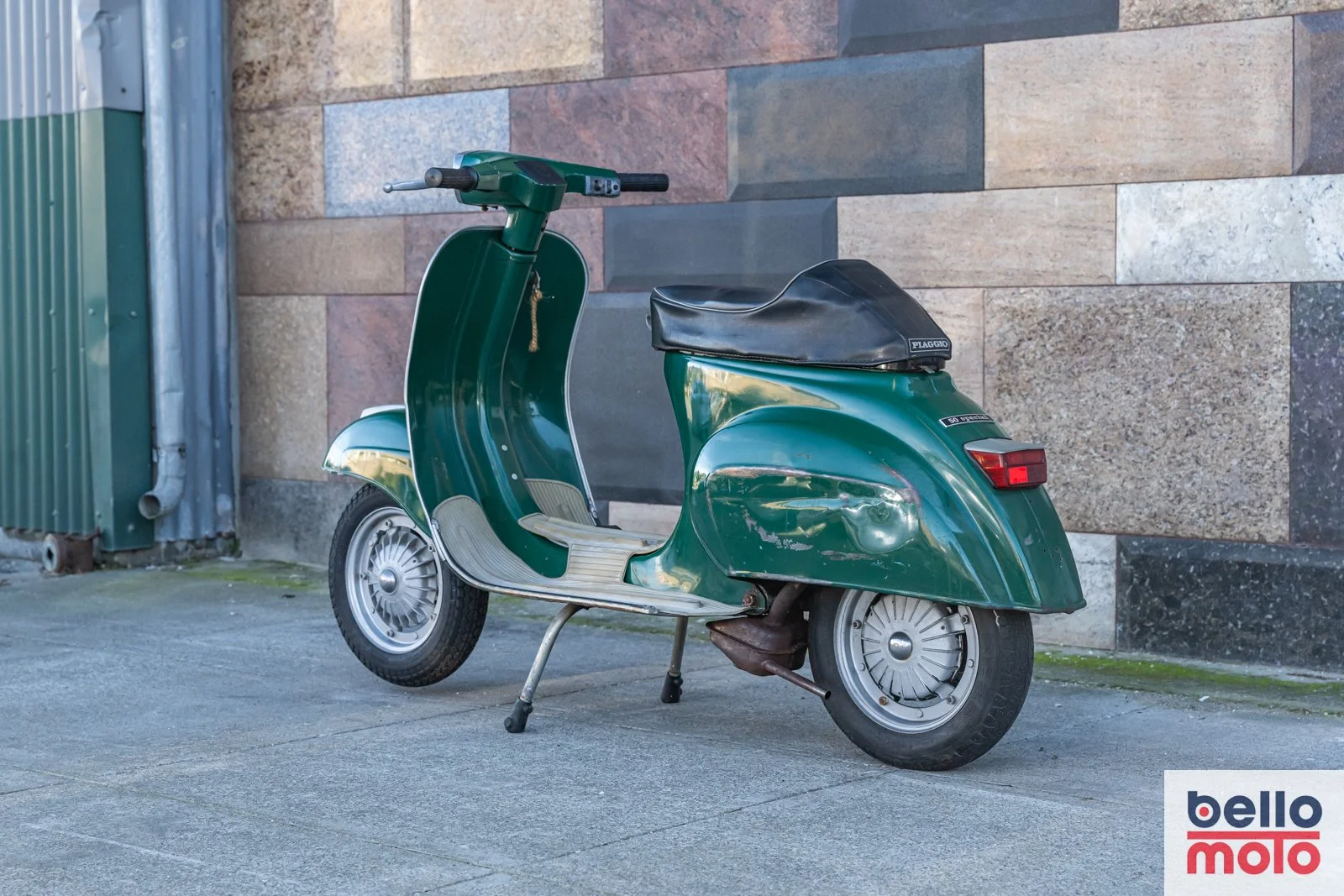 BM478 Vespa 50 Special Verde_1600px-35.jpg