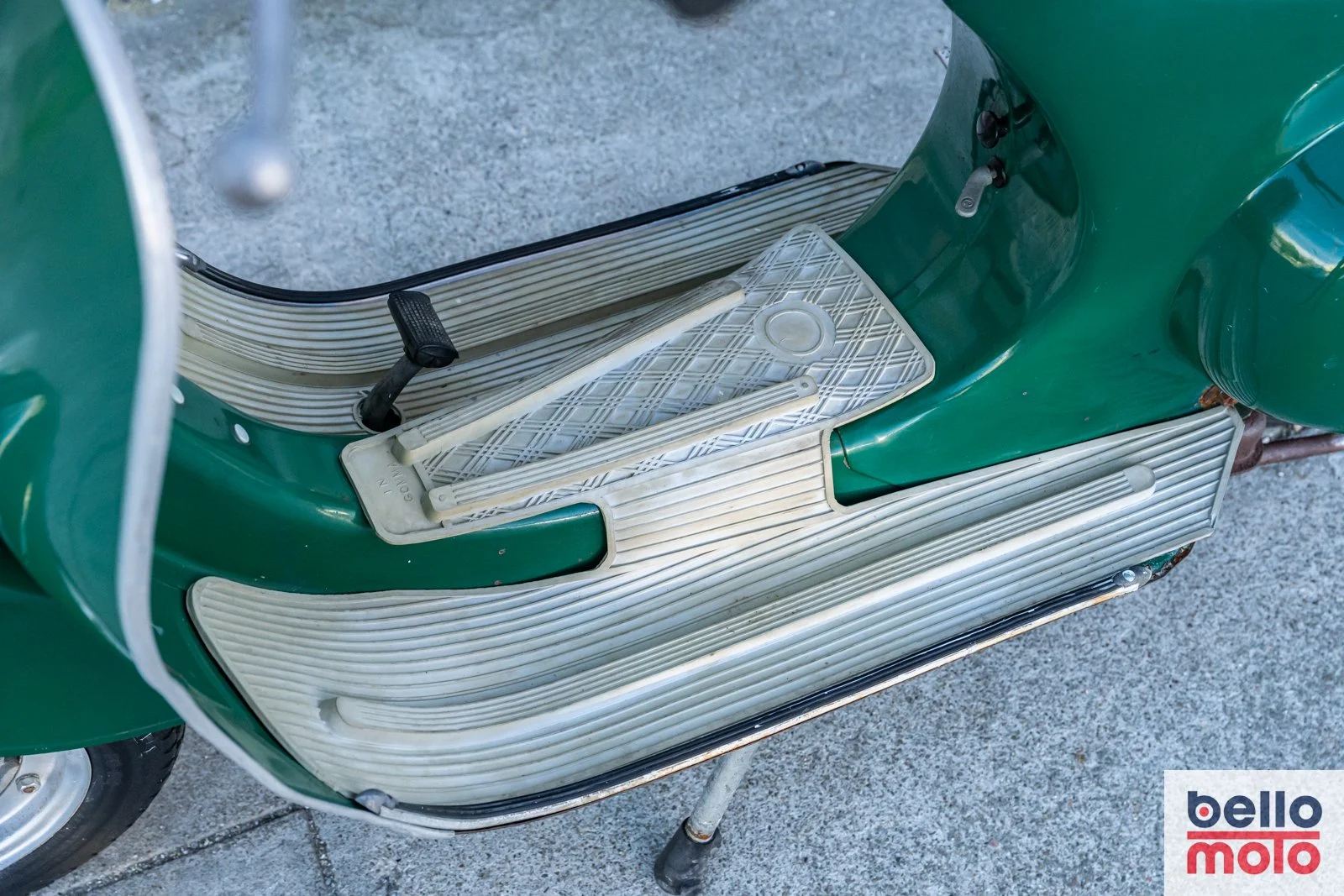 BM478 Vespa 50 Special Verde_1600px-50.jpg