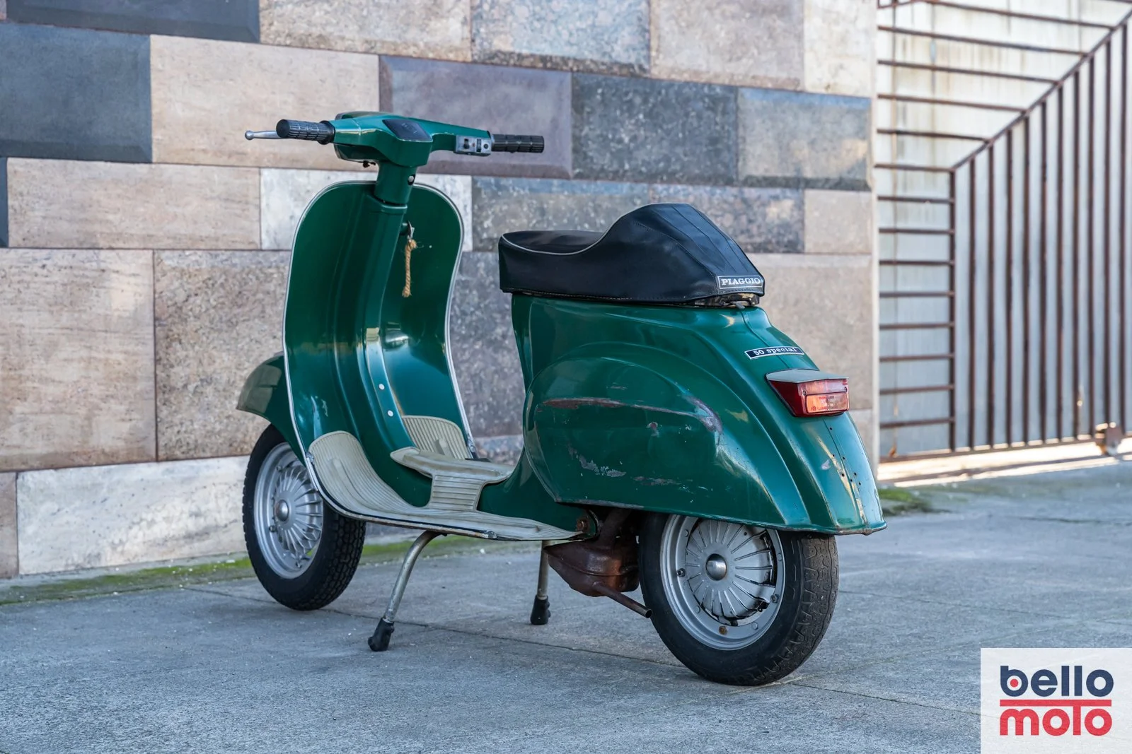 BM478 Vespa 50 Special Verde_1600px-51.jpg