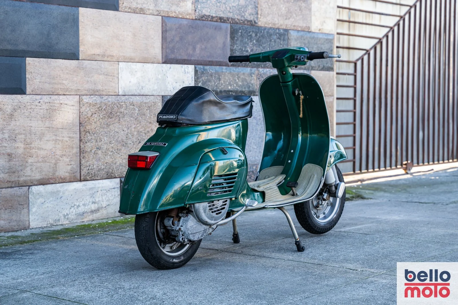 BM478 Vespa 50 Special Verde_1600px-64.jpg