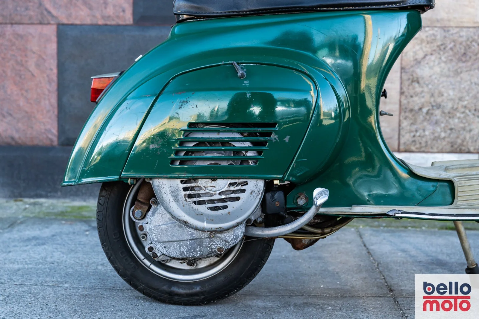 BM478 Vespa 50 Special Verde_1600px-68.jpg