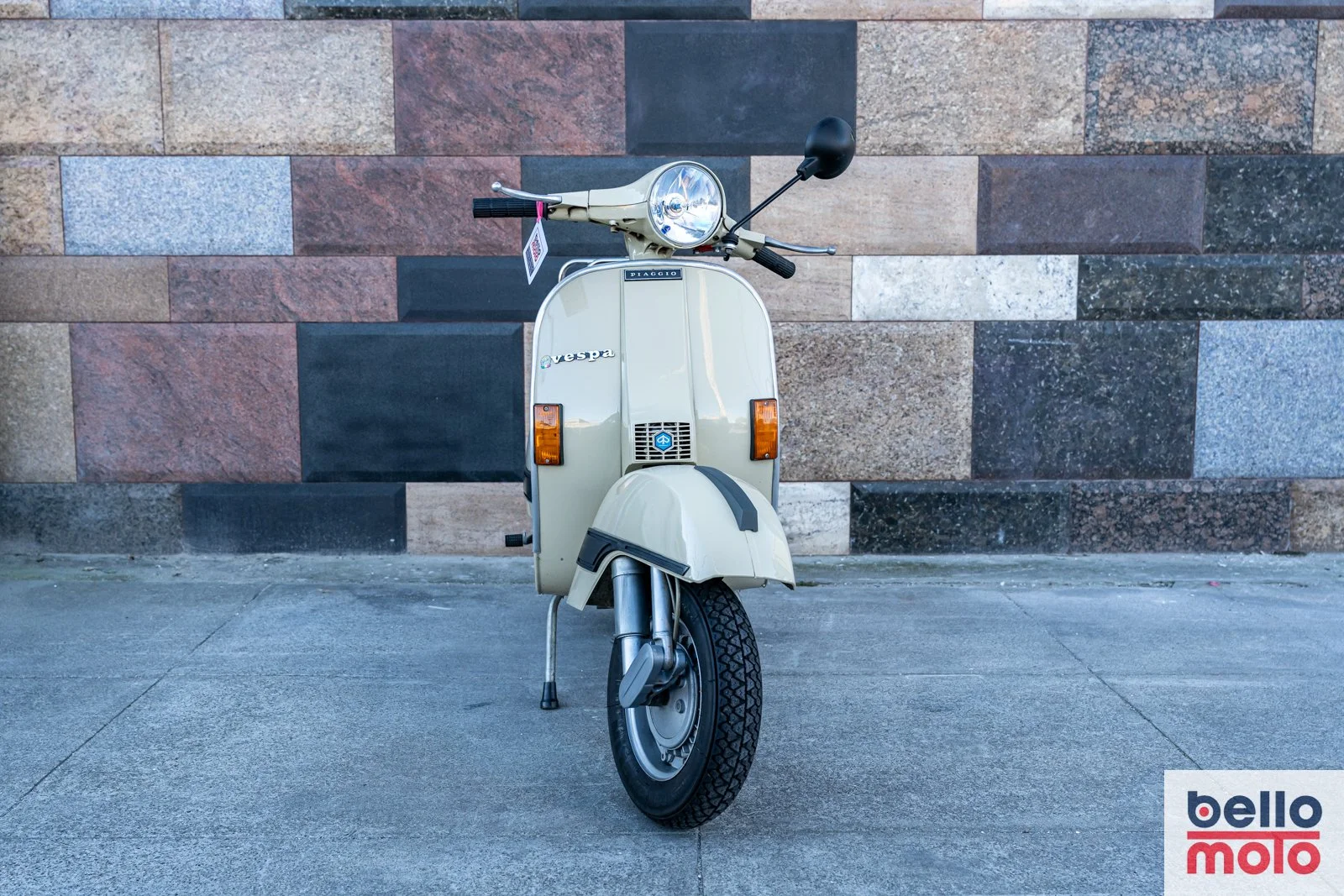 BM479 1981 Vespa P200E Beige - 1600px-4.jpg