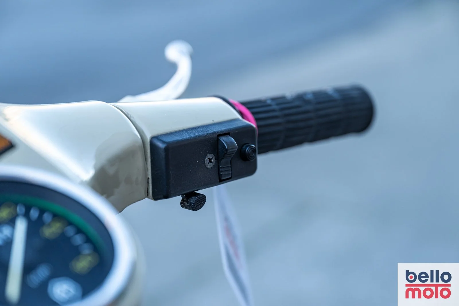 BM479 1981 Vespa P200E Beige - 1600px-64.jpg