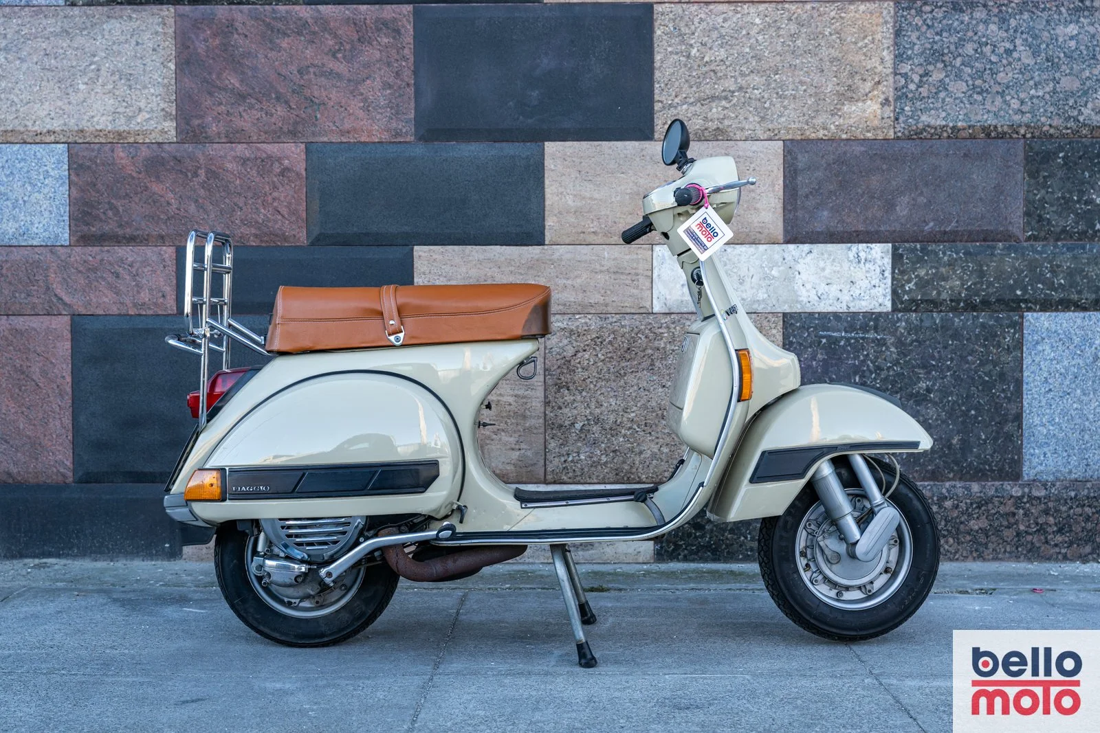 BM479 1981 Vespa P200E Beige - 1600px-104.jpg