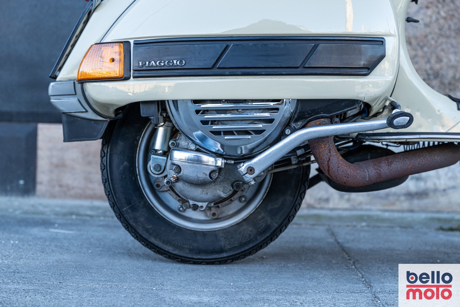 BM479 1981 Vespa P200E Beige - 1600px-107.jpg