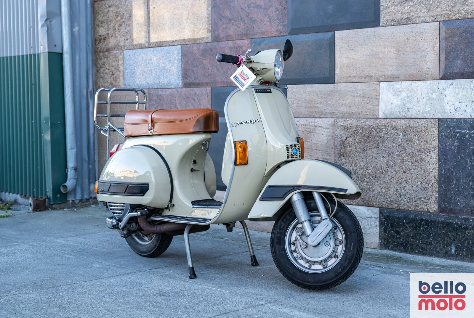 BM479 1981 Vespa P200E Beige - 1600px-130.jpg