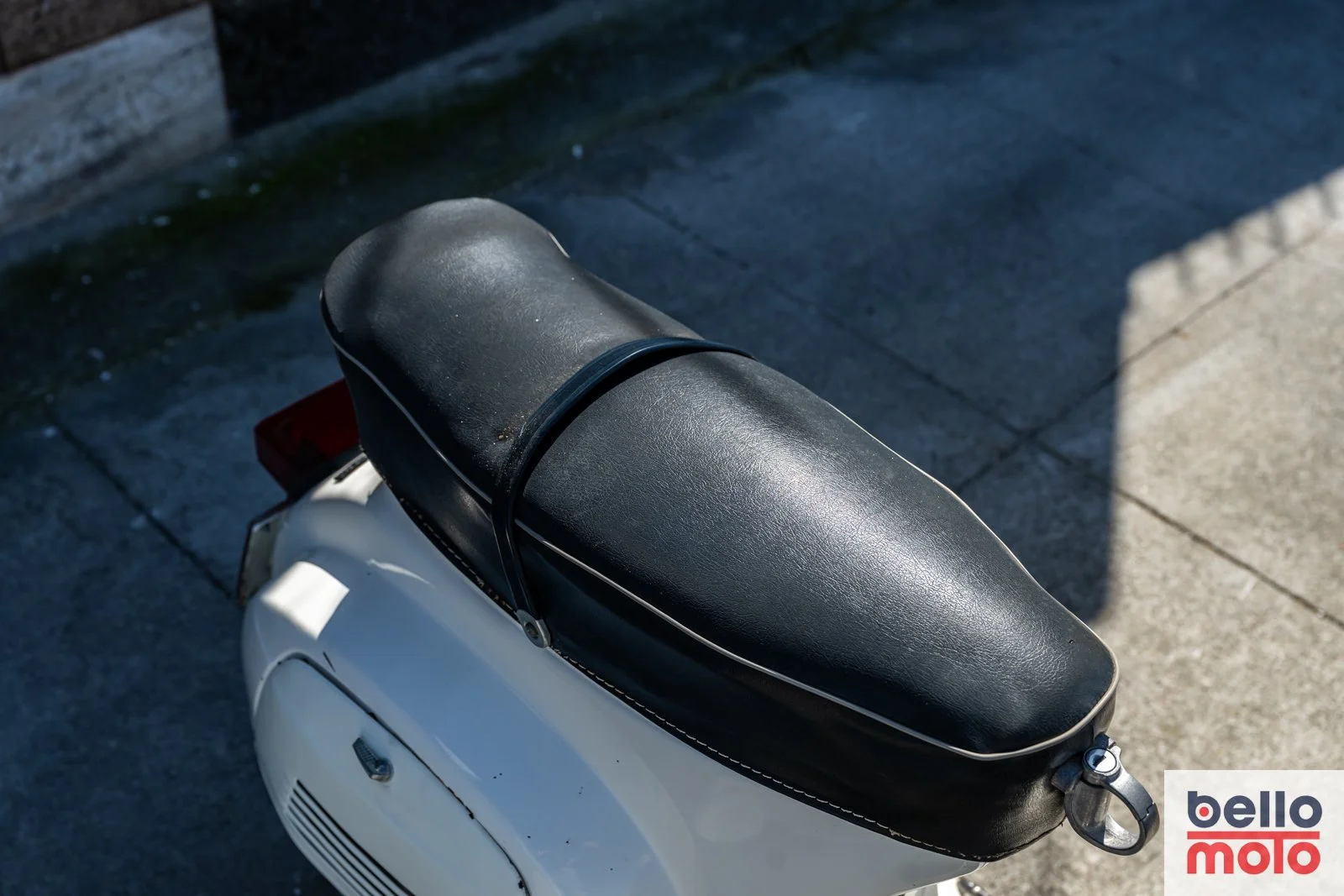 BM480 1980 Vespa Primavera 125 cc. Bianca Original_1600px-10.jpg