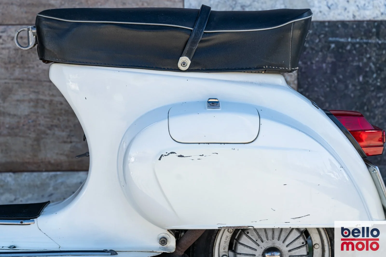 BM480 1980 Vespa Primavera 125 cc. Bianca Original_1600px-54.jpg