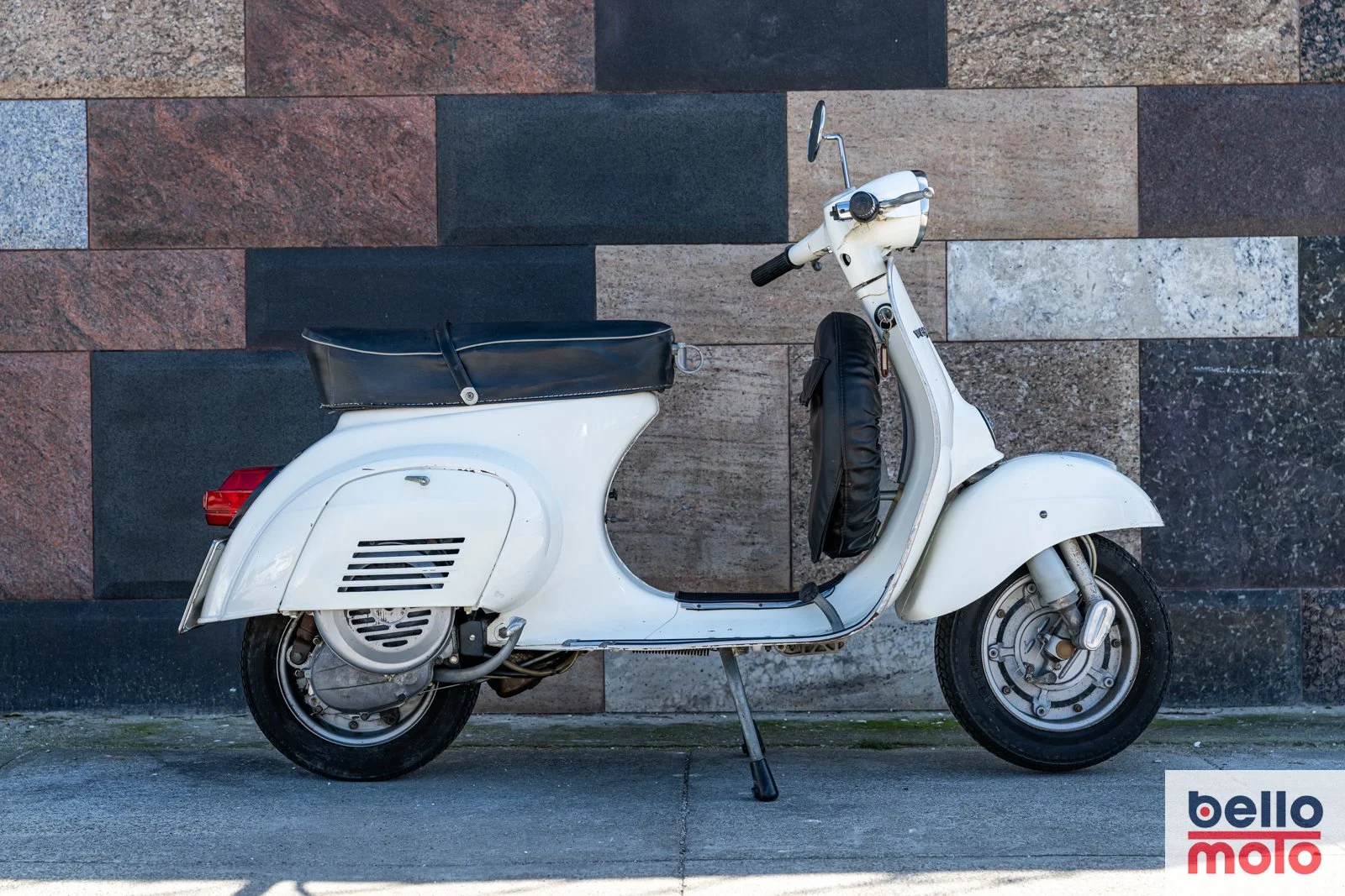 BM480 1980 Vespa Primavera 125 cc. Bianca Original_1600px-111.jpg