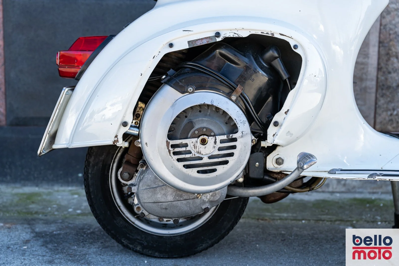 BM480 1980 Vespa Primavera 125 cc. Bianca Original_1600px-129.jpg
