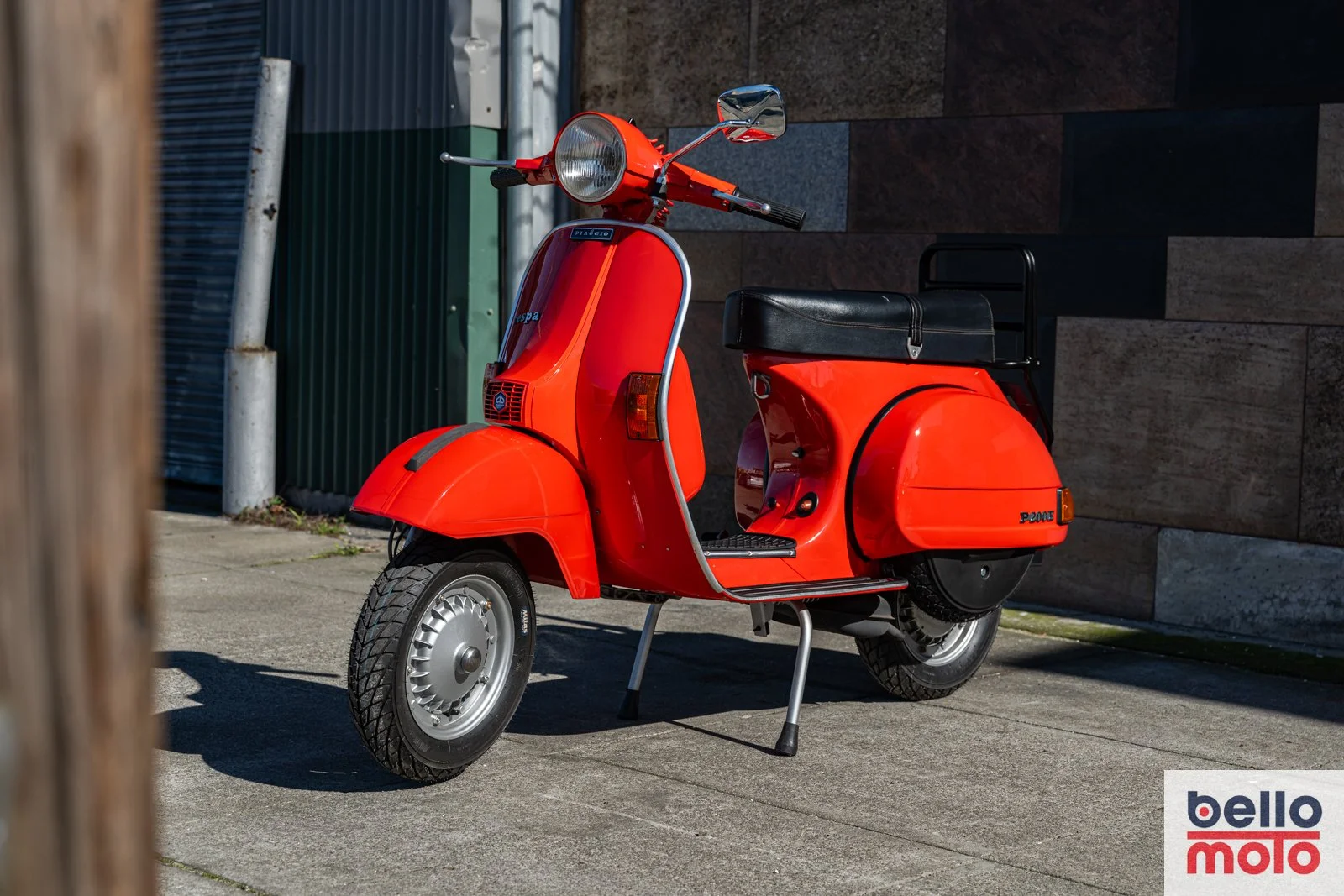 BM486 1982 Vespa P200E Rossa_1600px-8.jpg