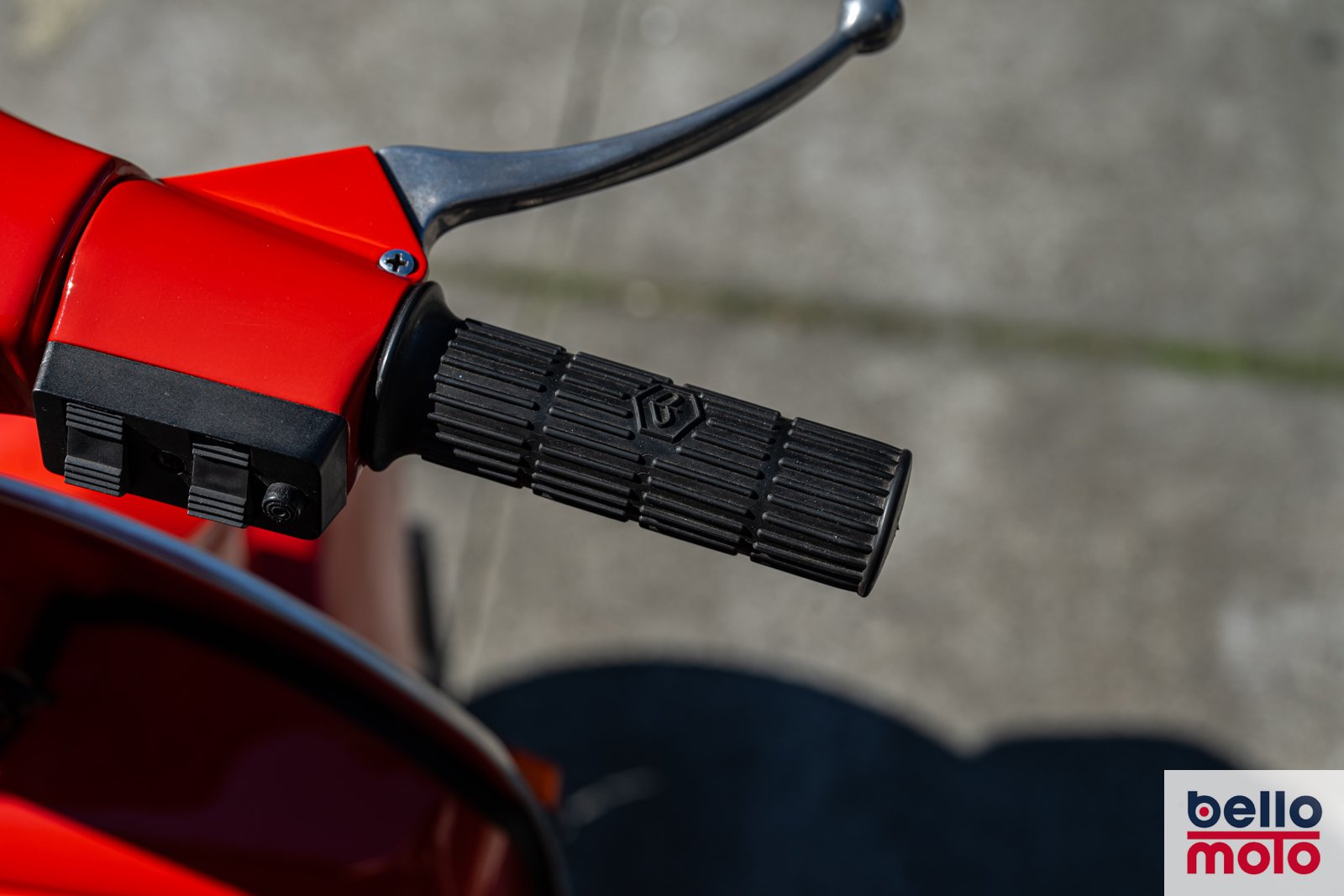 BM486 1982 Vespa P200E Rossa_1600px-21.jpg