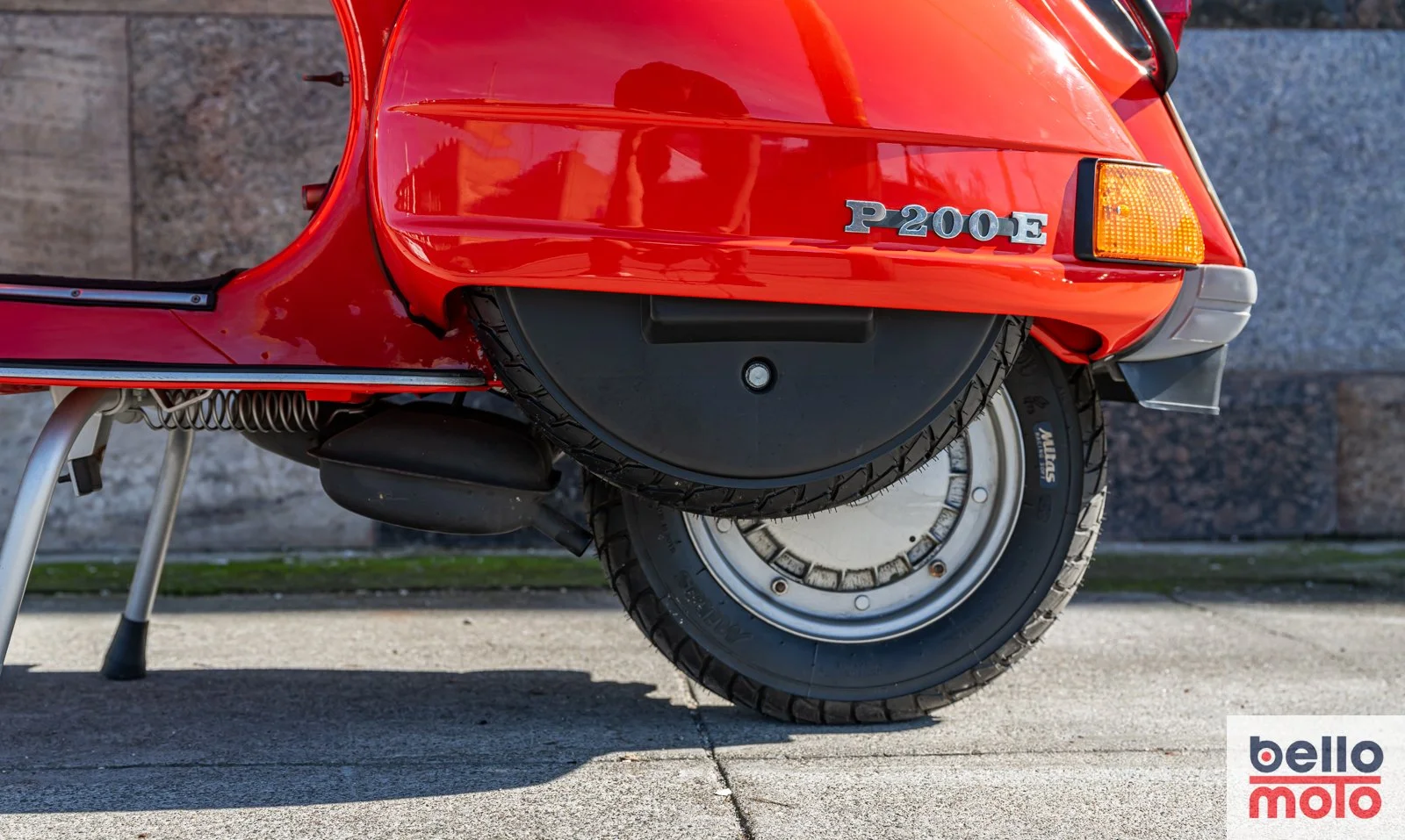 BM486 1982 Vespa P200E Rossa_1600px-43.jpg