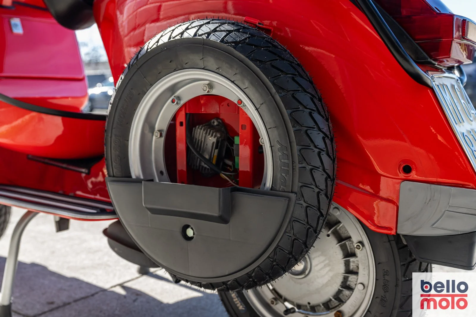 BM486 1982 Vespa P200E Rossa_1600px-100.jpg
