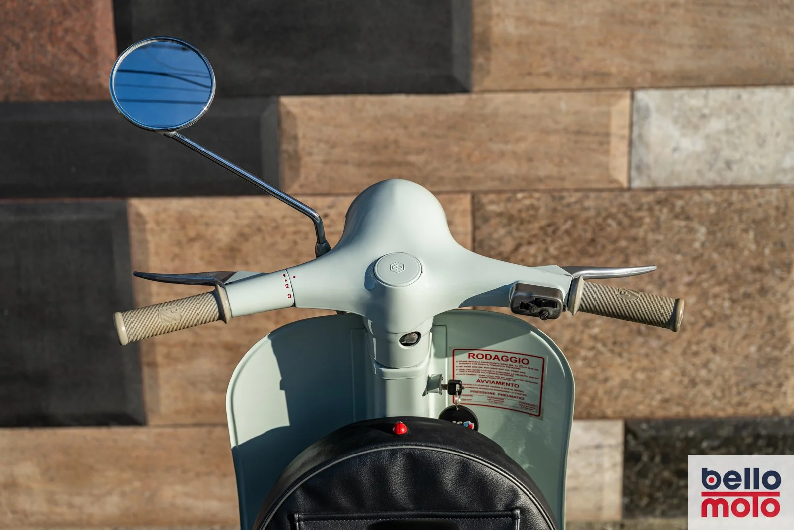 BM492-ITA167 1967 Vespa %22N%22 50-75 cc._1600px-32.jpg