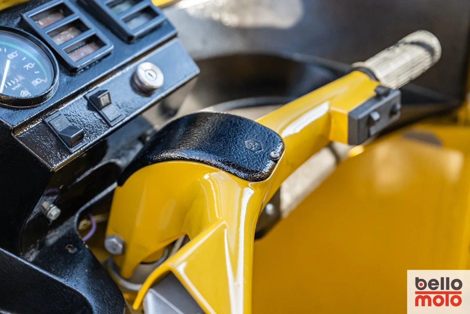 BM443 - 1981 P601 MUSTARD YELLOW Vin - MPM2T58916_1600px-37.jpg