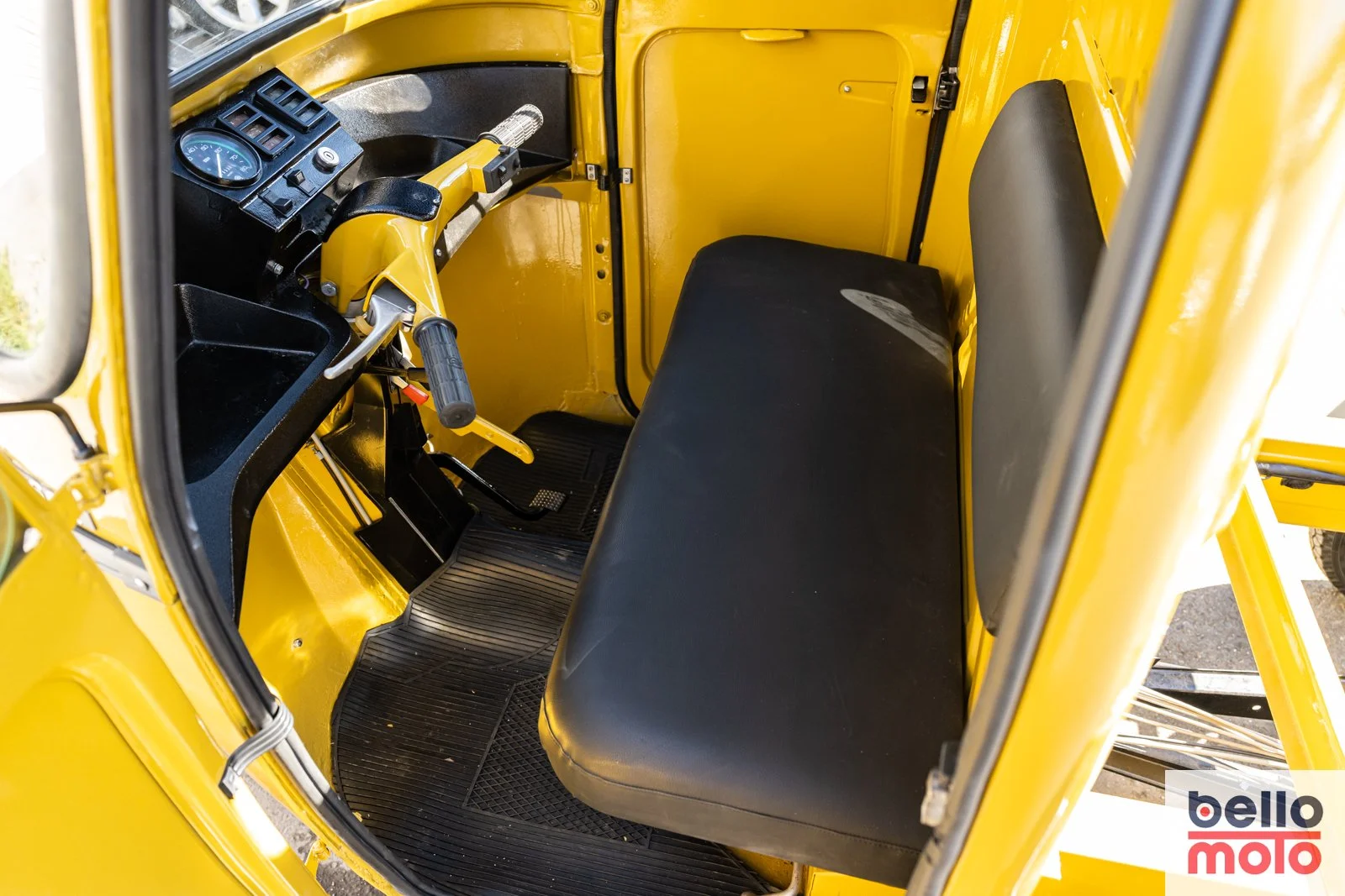 BM443 - 1981 P601 MUSTARD YELLOW Vin - MPM2T58916_1600px-43.jpg