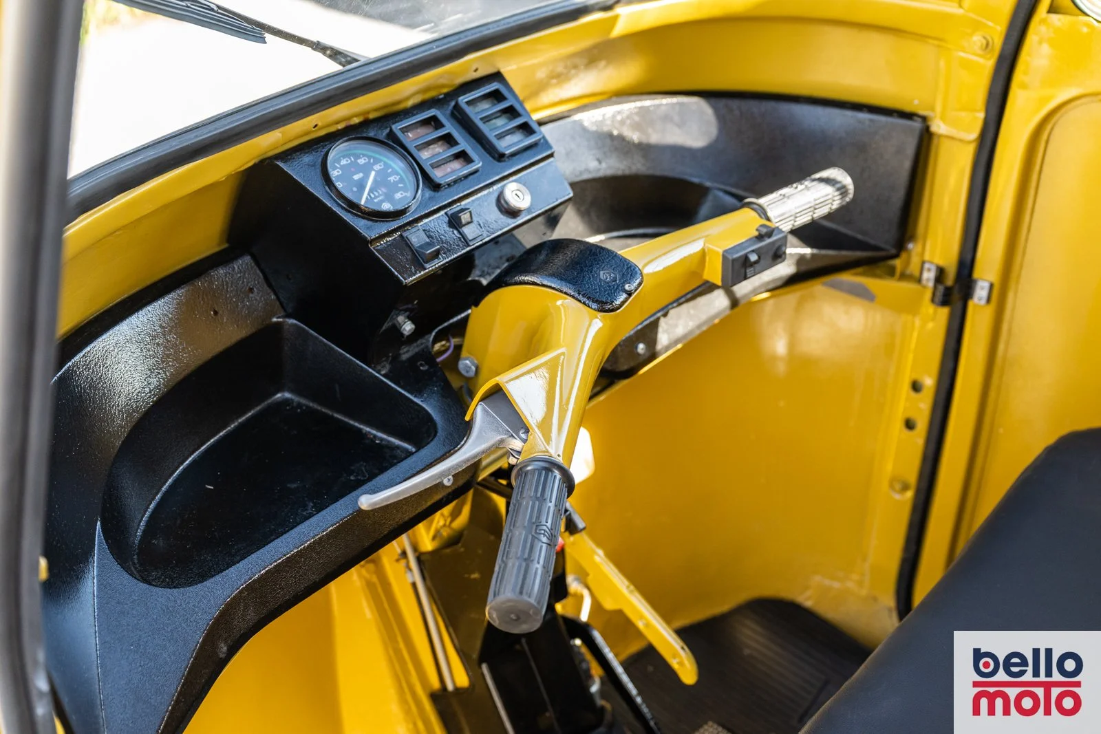 BM443 - 1981 P601 MUSTARD YELLOW Vin - MPM2T58916_1600px-44.jpg