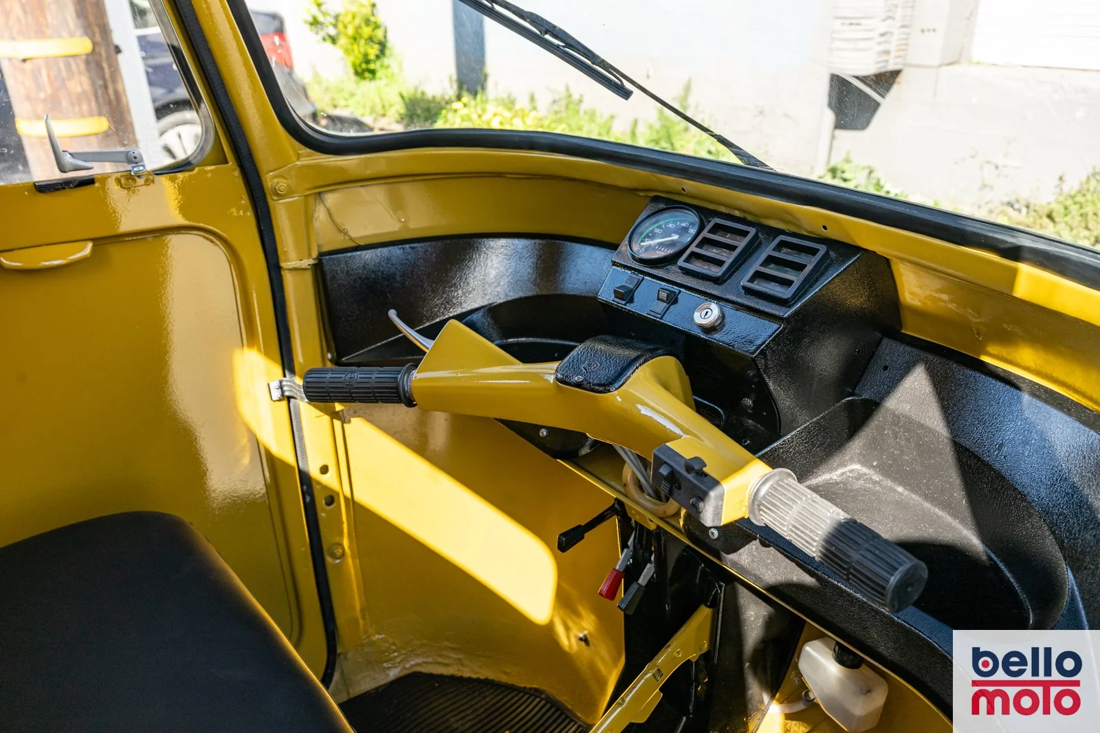 BM443 - 1981 P601 MUSTARD YELLOW Vin - MPM2T58916_1600px-53.jpg
