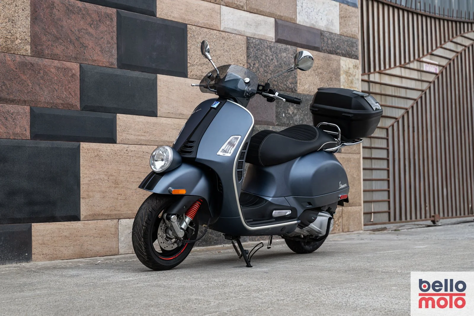 BM500 - Vespa Sei Giorni - 1600px-2.jpg