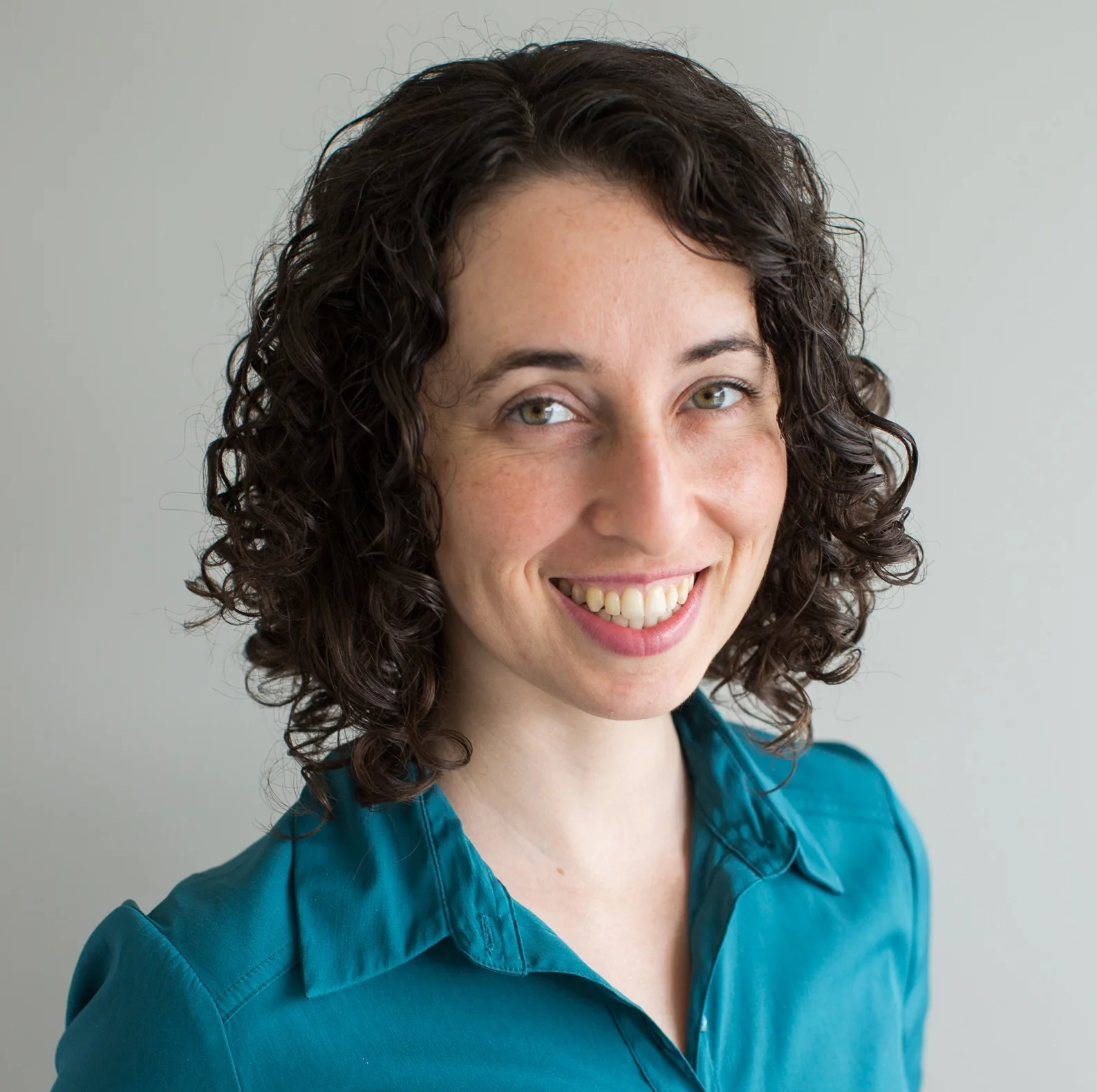 DR. JULIA SEGAL, ND Julia Segal is a Naturopathic Doctor with an interest in women’s health, digestion and the immune system. She supports patients with their fertility and pregnancy, menstrual concerns, hormonal health, autoimmune conditions, arthritis, IBS, Crohn’s, Colitis and other conditions. Since becoming a mother, she also trained as a postpartum professional and works with pregnant and new moms to support their healing and adjustment to motherhood, both one-on-one and in group classes. Julia’s approach synergizes botanical medicine, nutrition, Chinese medicine and acupuncture, homeopathy, Bowen Therapy and counselling. Treatment is based upon an integrative health assessment that blends Western and Eastern medicine and allows her clients’ voice to be heard as they work towards their health goals.